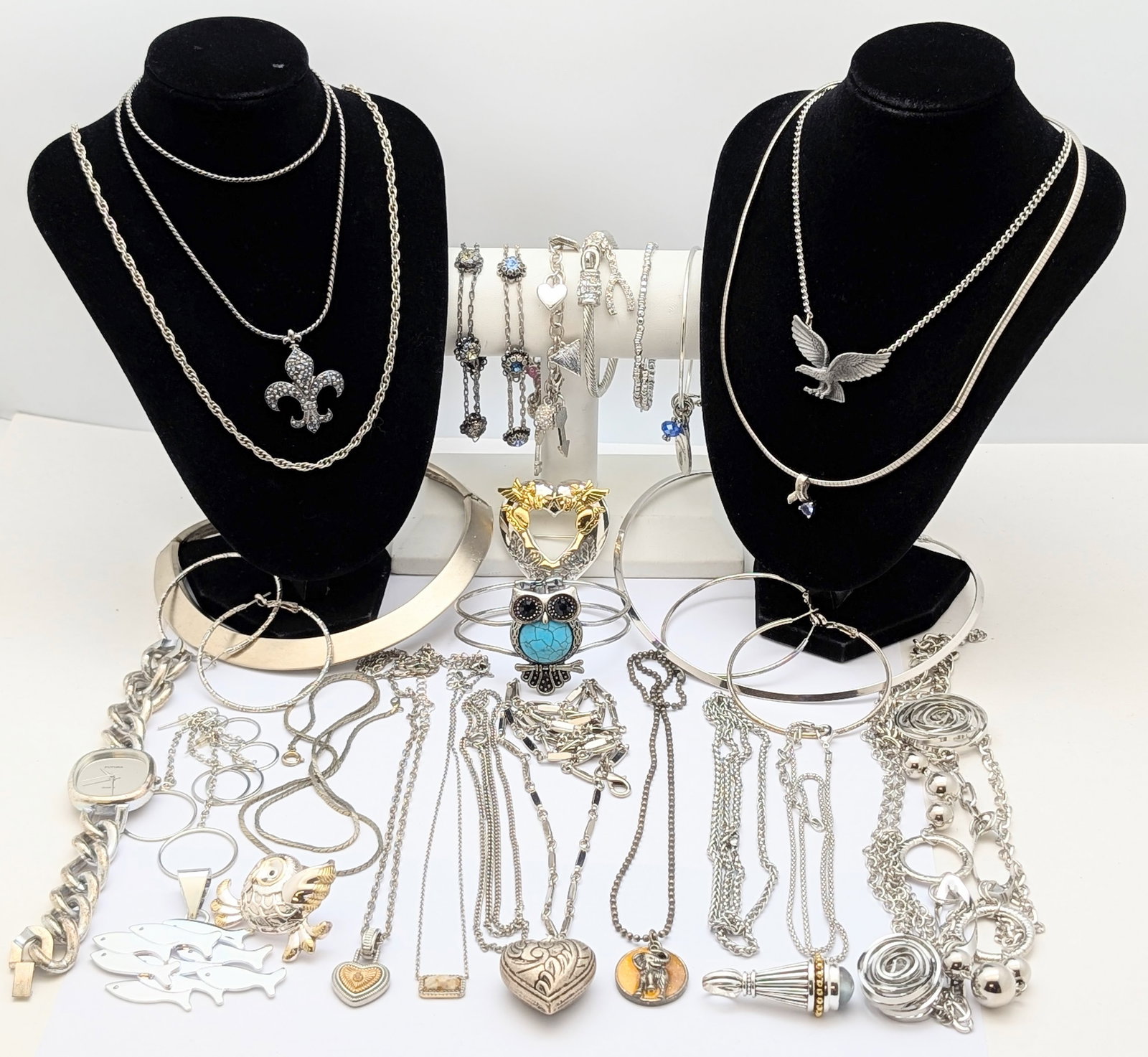 Large Lot of Silver tone Ladies Jewelry - Necklaces, Bracelets, Earrings, etc. (1 of 11)