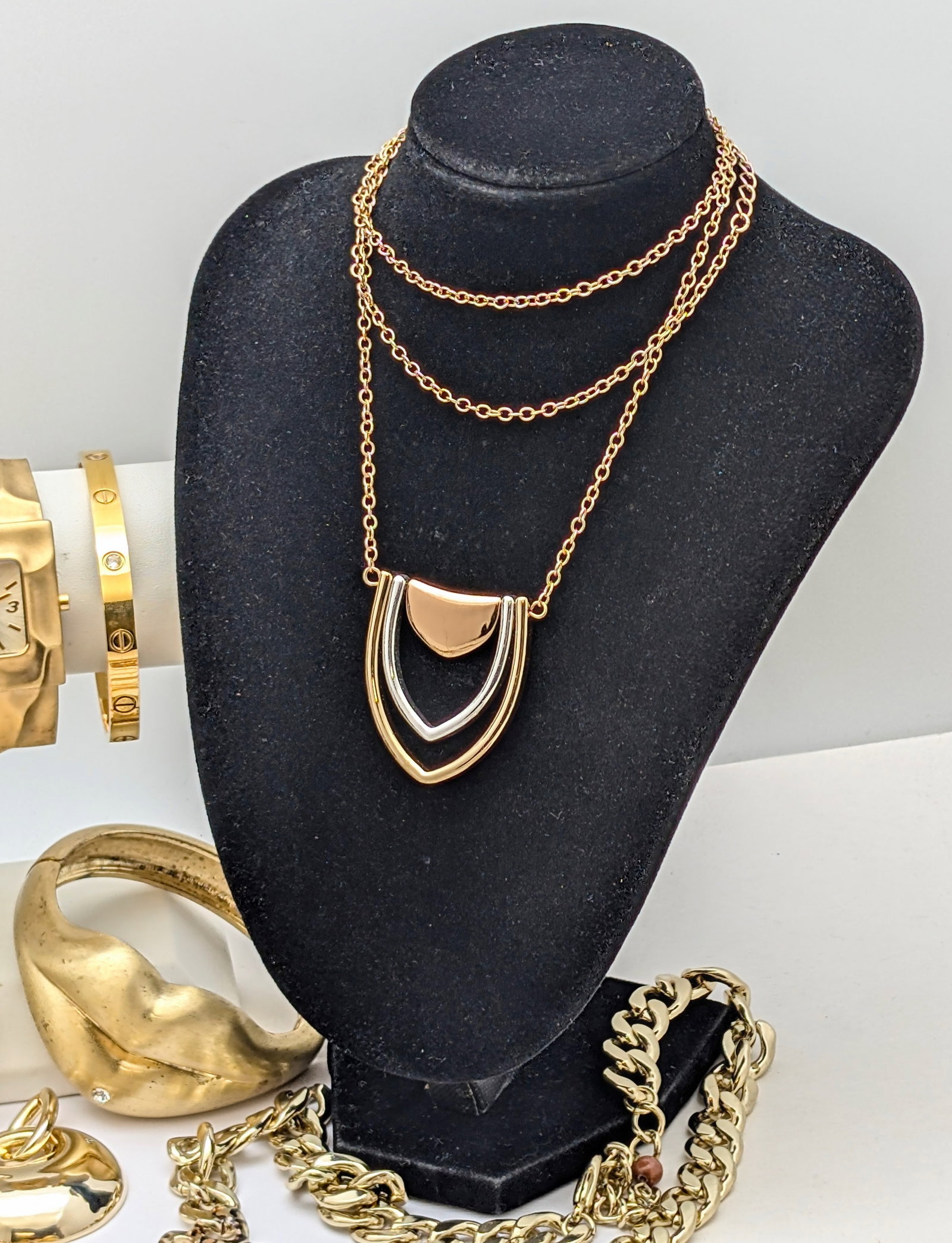 Large Lot of Gold tone Ladies Jewelry - Necklaces, Bracelets, Earrings, etc. - 3