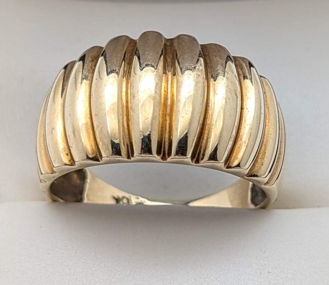 Vintage 10K Gold Chunky Ribbed Dome Ring- 3.72g - 2