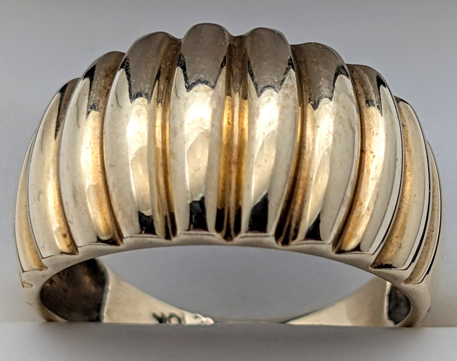 Vintage 10K Gold Chunky Ribbed Dome Ring- 3.72g - 3