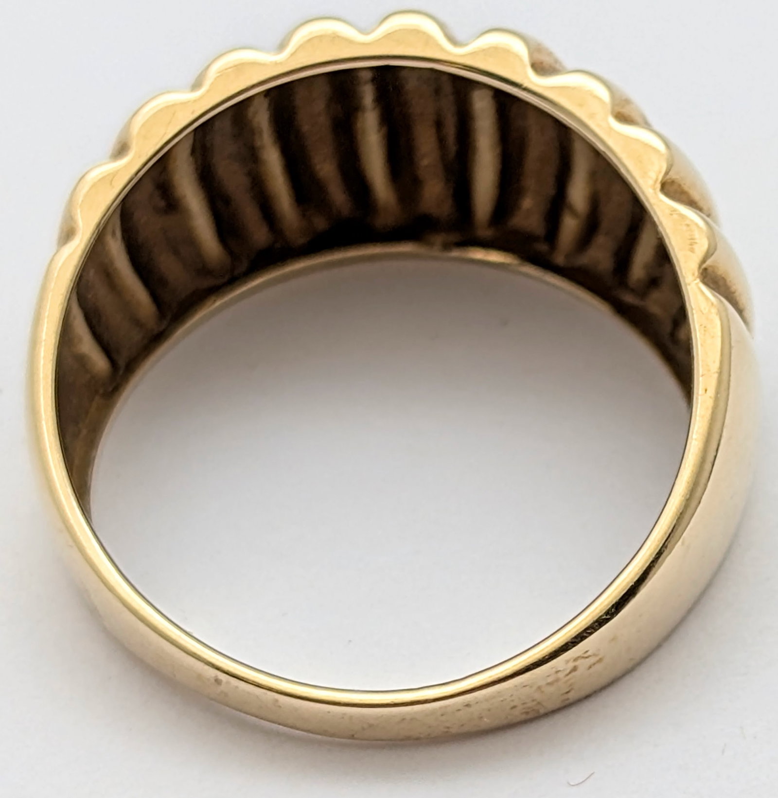 Vintage 10K Gold Chunky Ribbed Dome Ring- 3.72g - 5