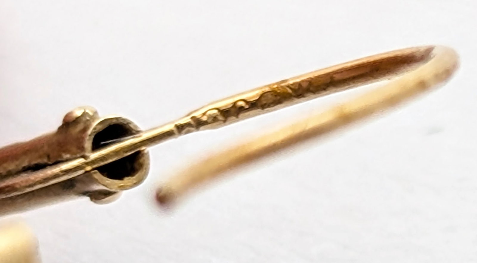Vintage 14K Gold Hoop Earrings Featuring a Textured Design- .43g - 5