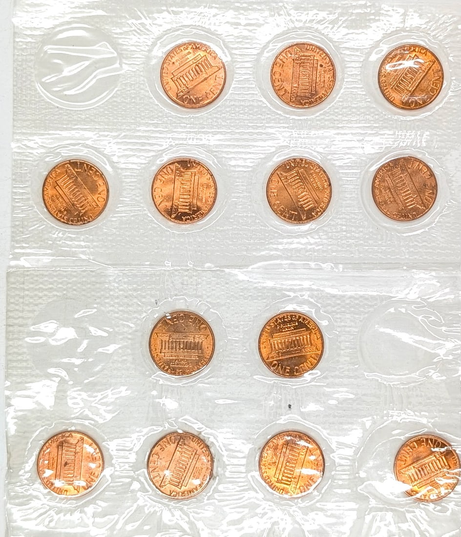 Lot of 2- 1982 Uncirculated Lincoln Memorial Cent Collections - 2