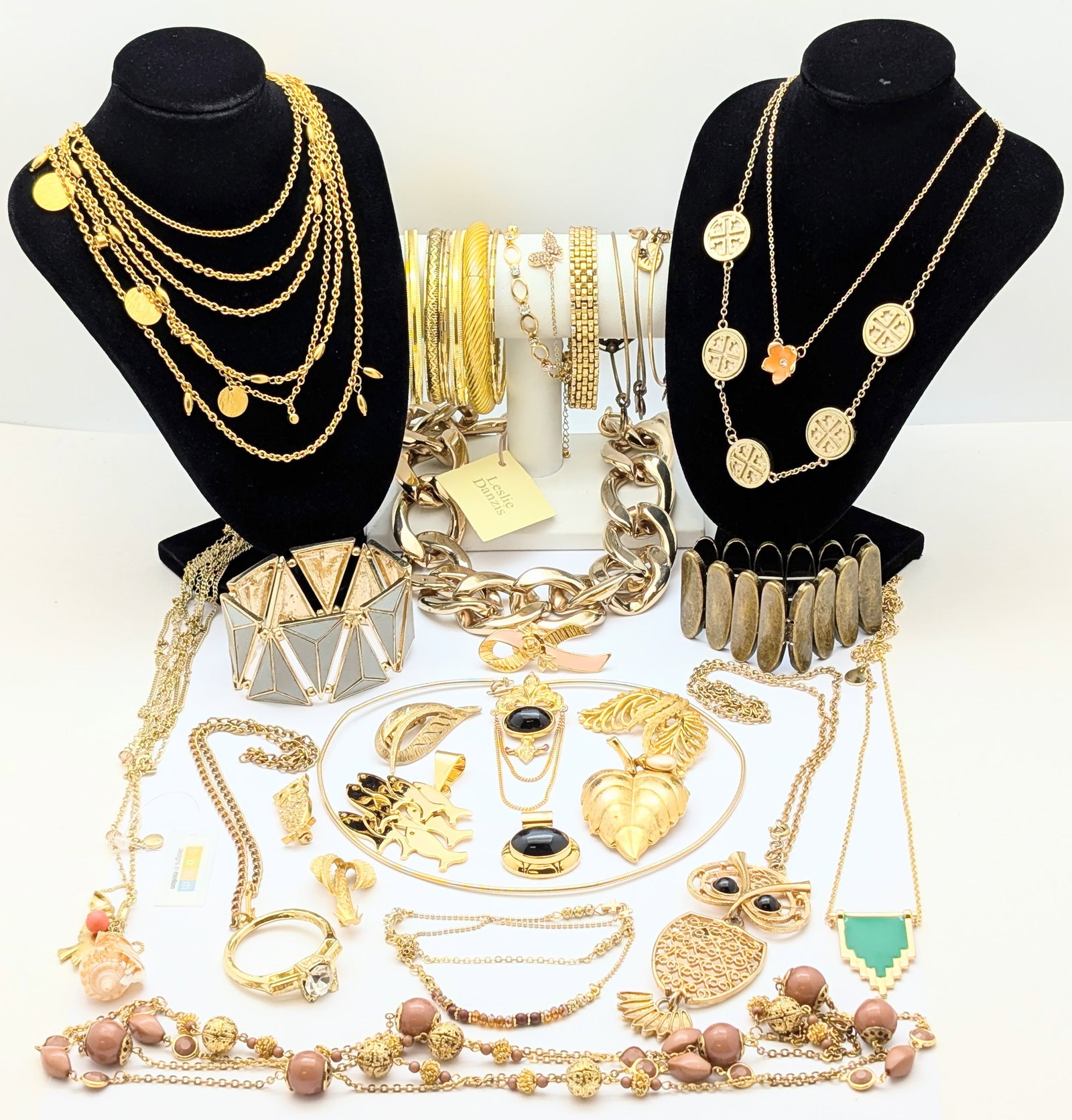 Large Lot of Gold tone Ladies Jewelry - Necklaces, Bracelets, Pendants, etc.: Jewelry