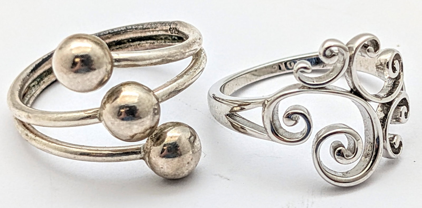 Lot of 2 Sterling Silver Ladies Rings - Modern designs: Jewelry