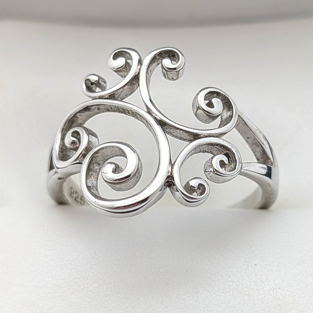 Lot of 2 Sterling Silver Ladies Rings - Modern designs - 6