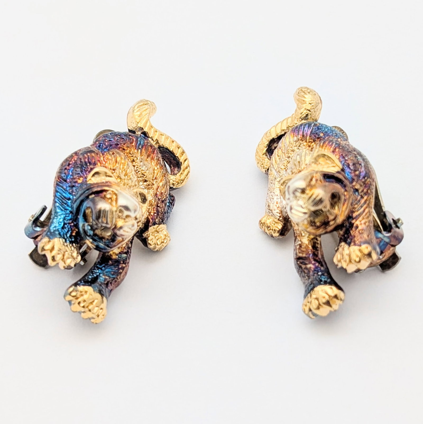Tiger shaped Clip-on Earrings: Jewelry
