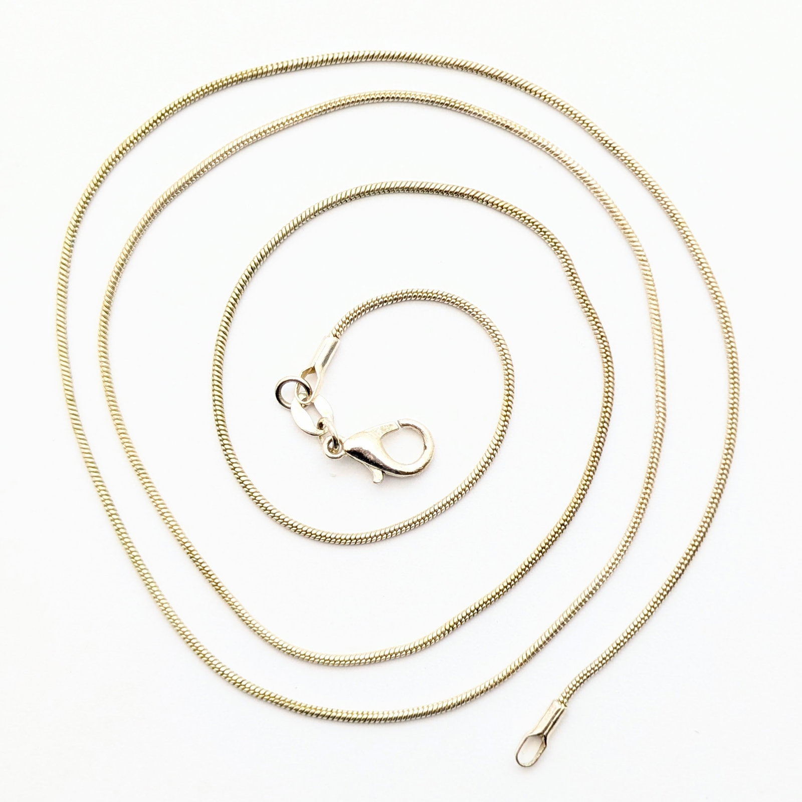 Silver tone Snake Chain Necklace: Length: 22in