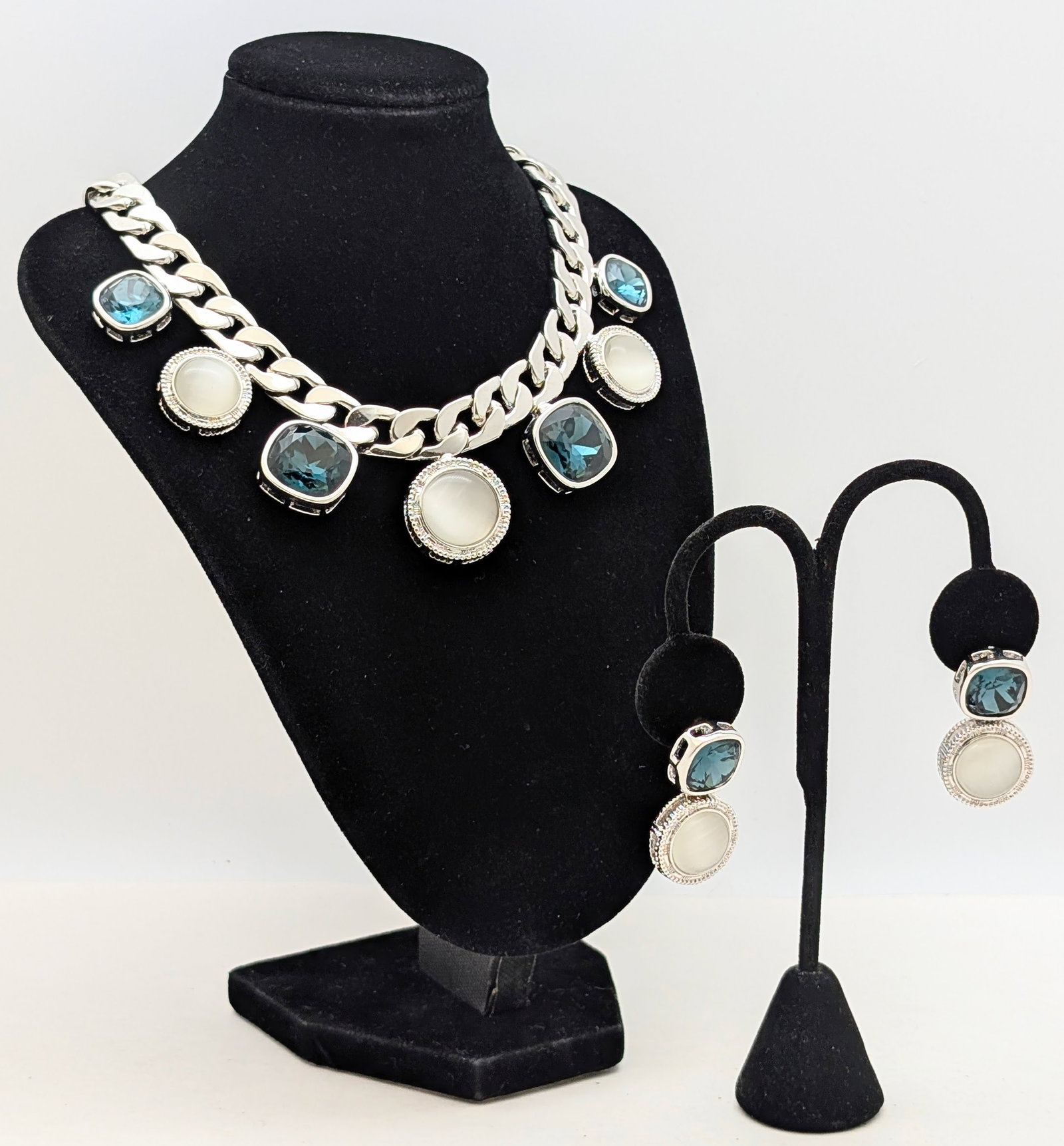 Swarovski Blue & White Dangly on Chunky Chain Costume Necklace & Earrings Set: Jewelry