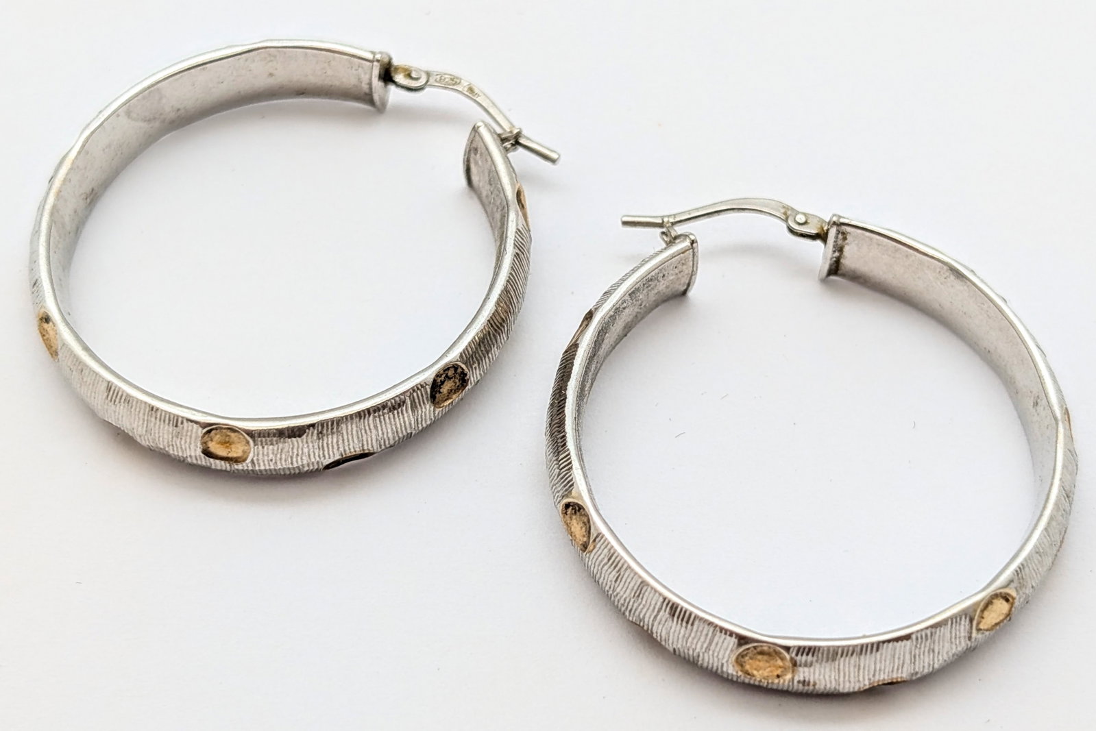Italian Sterling Silver Textured Hoop Earrings: Jewelry