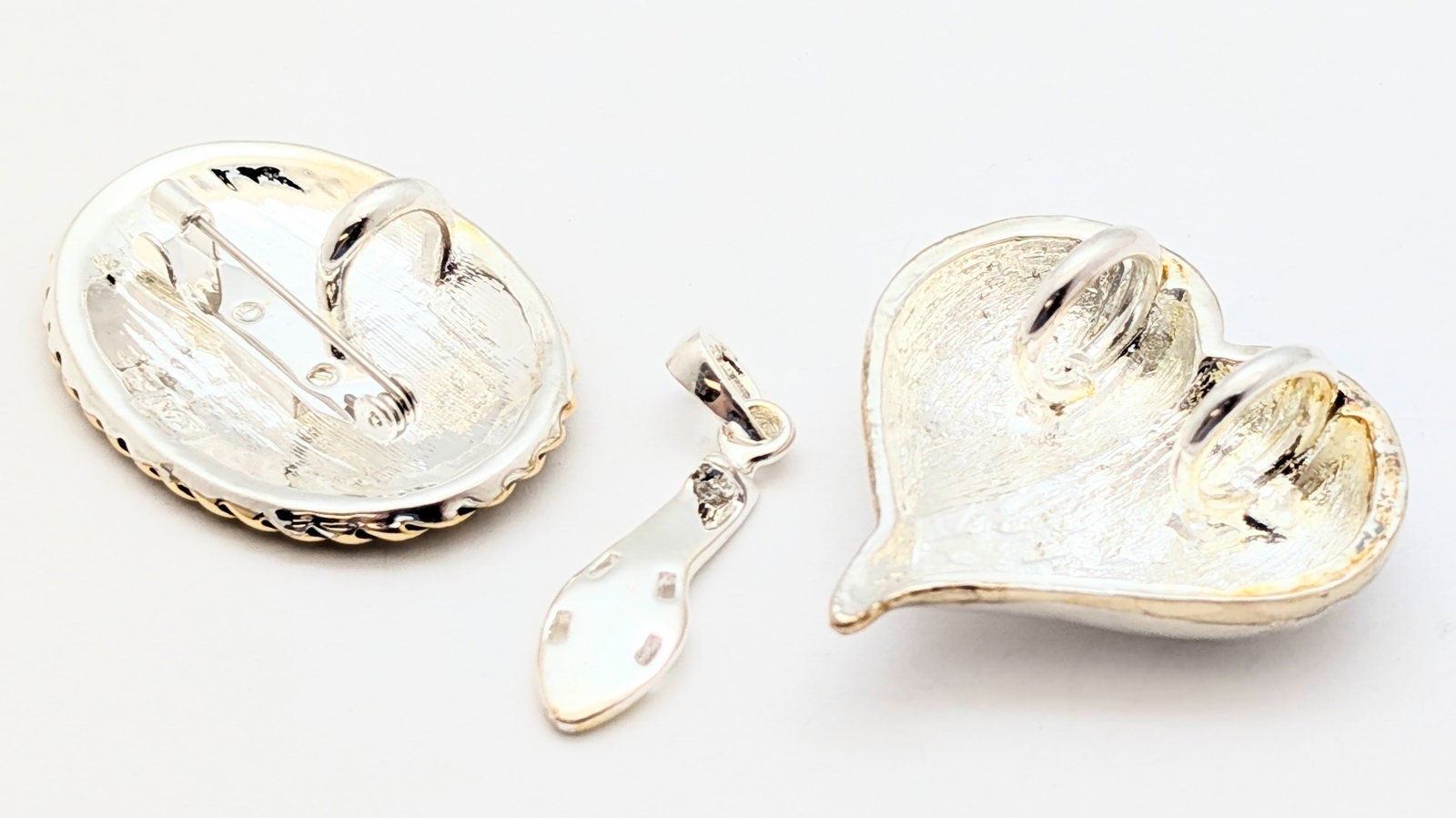Lot of 7 Brooches, Pendants, Ear Cuff, etc. - 3
