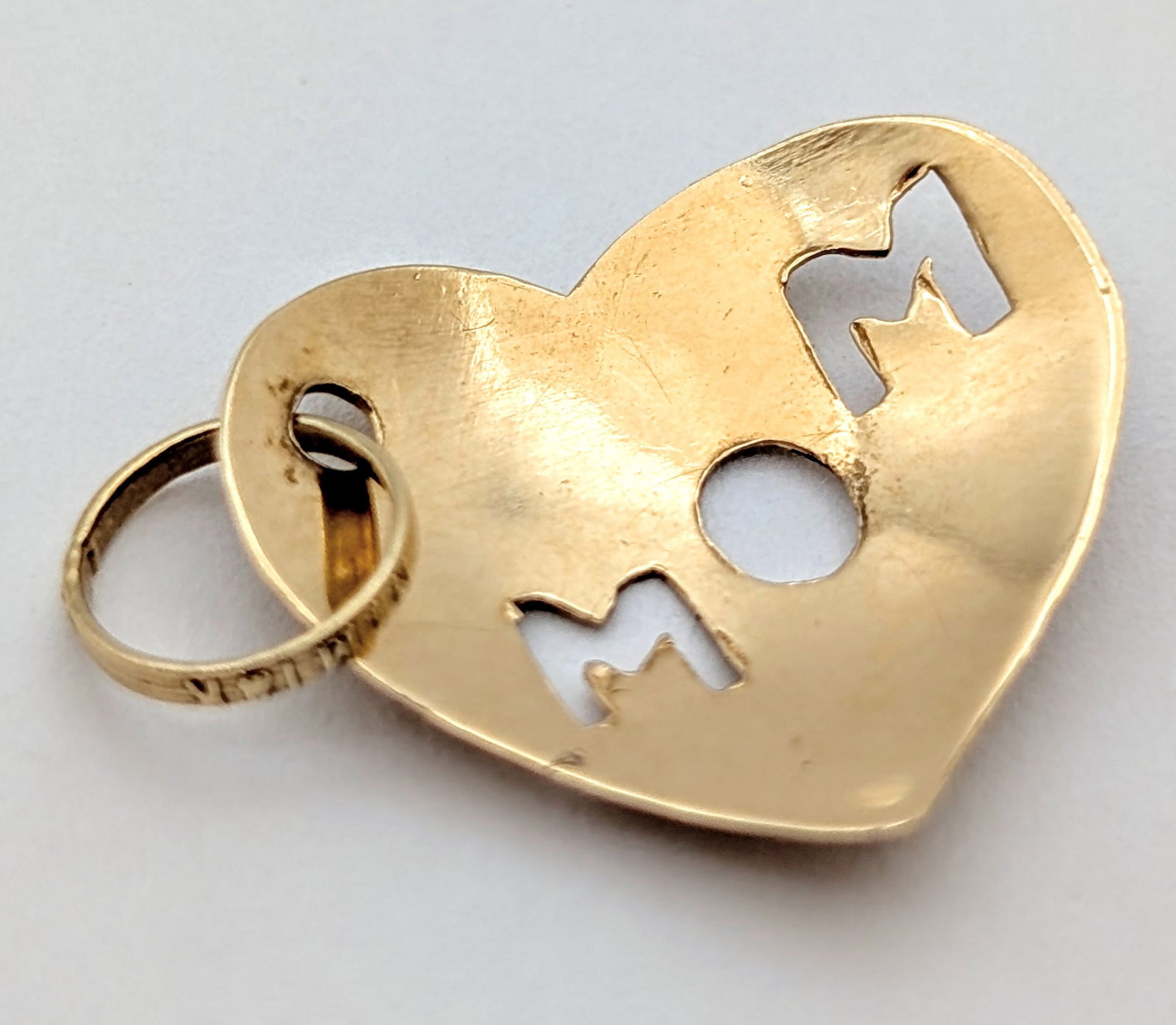 14k Gold "Mom" Heart Pendant Charm- .41g - 2