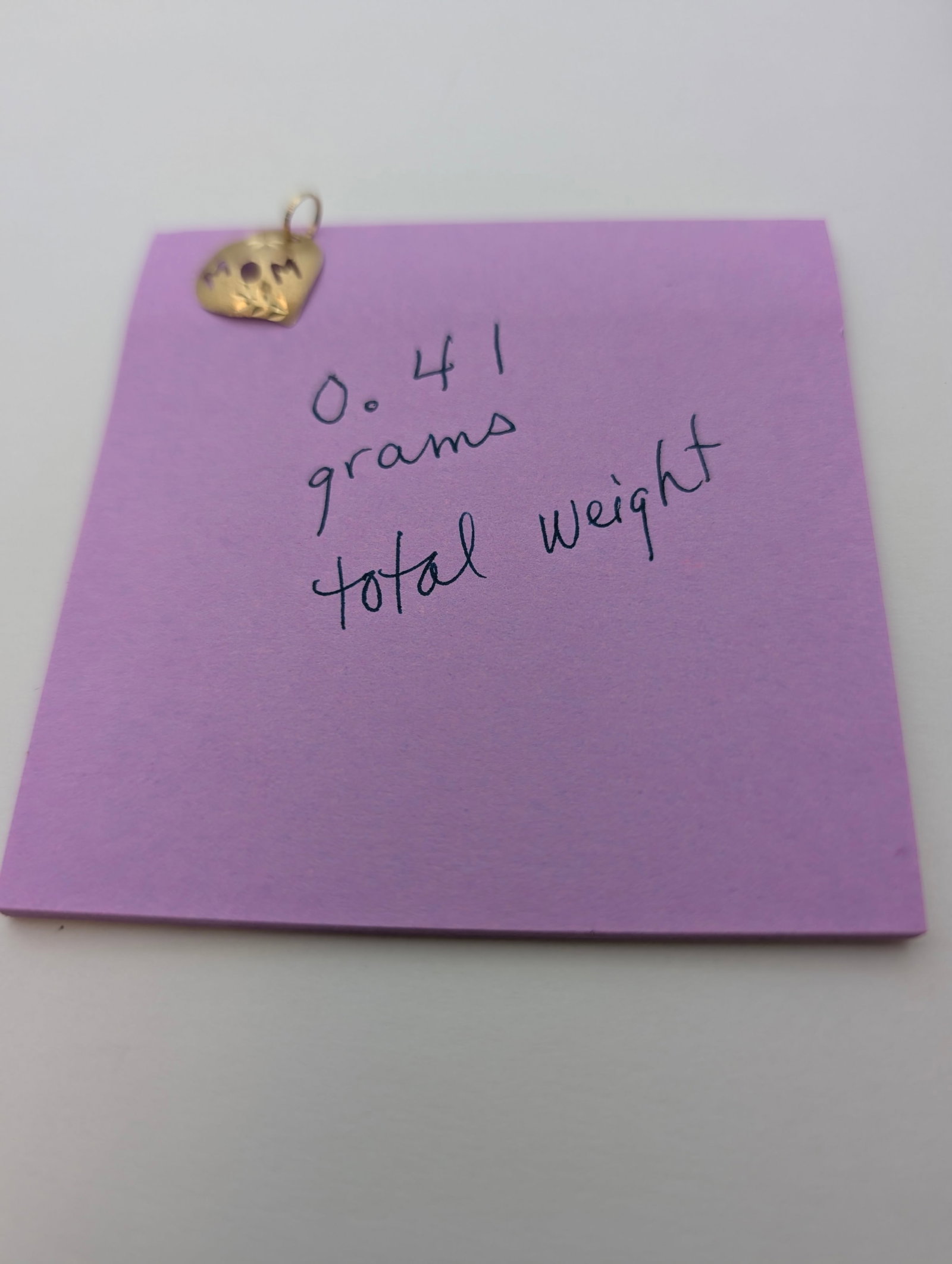 14k Gold "Mom" Heart Pendant Charm- .41g - 5