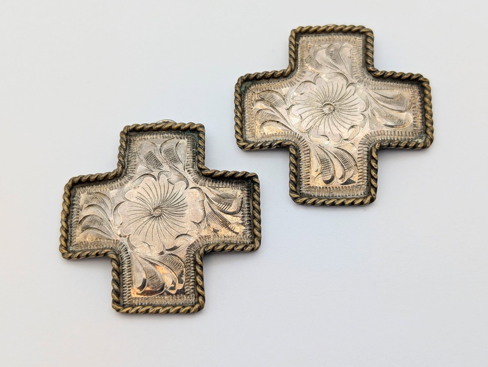 Lot of 2 Vintage Sterling Silver Engraved Floral Cross Pendants: Jewelry