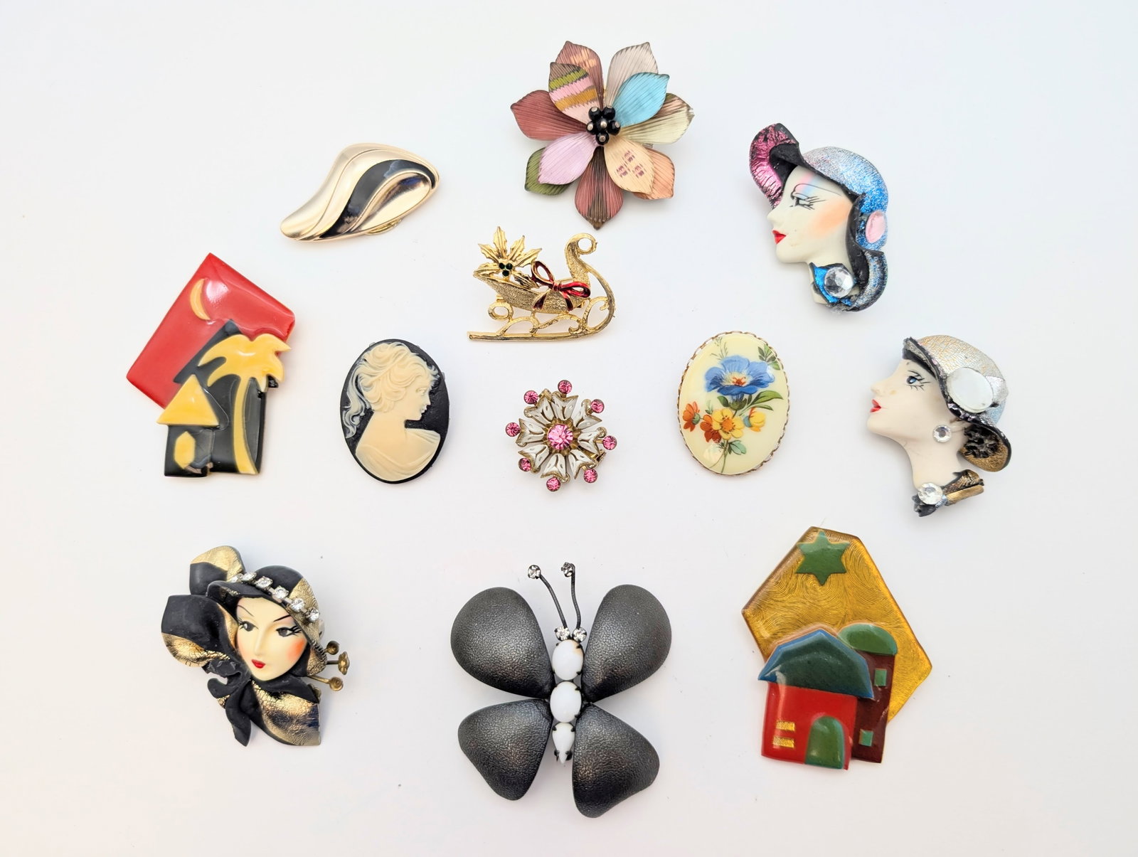 Lot of 12 Ladies Brooches/Pins- Floral, Butterfly, etc.: Jewelry