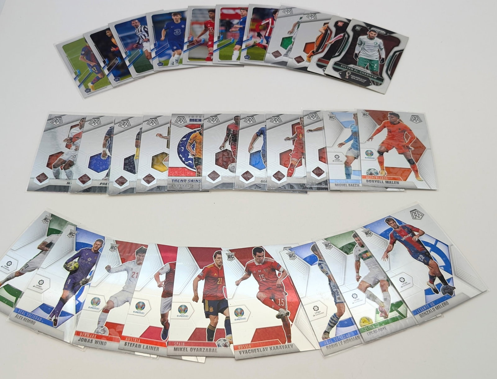 Large Lot of Panini- Mosaic Fifa Road To World Cup Trading Cards: Cards