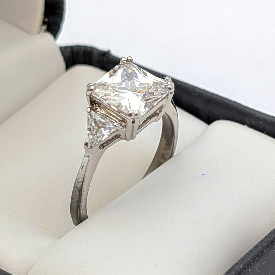 Timeless Sterling Silver Ring w/ White Stones: Size:7
