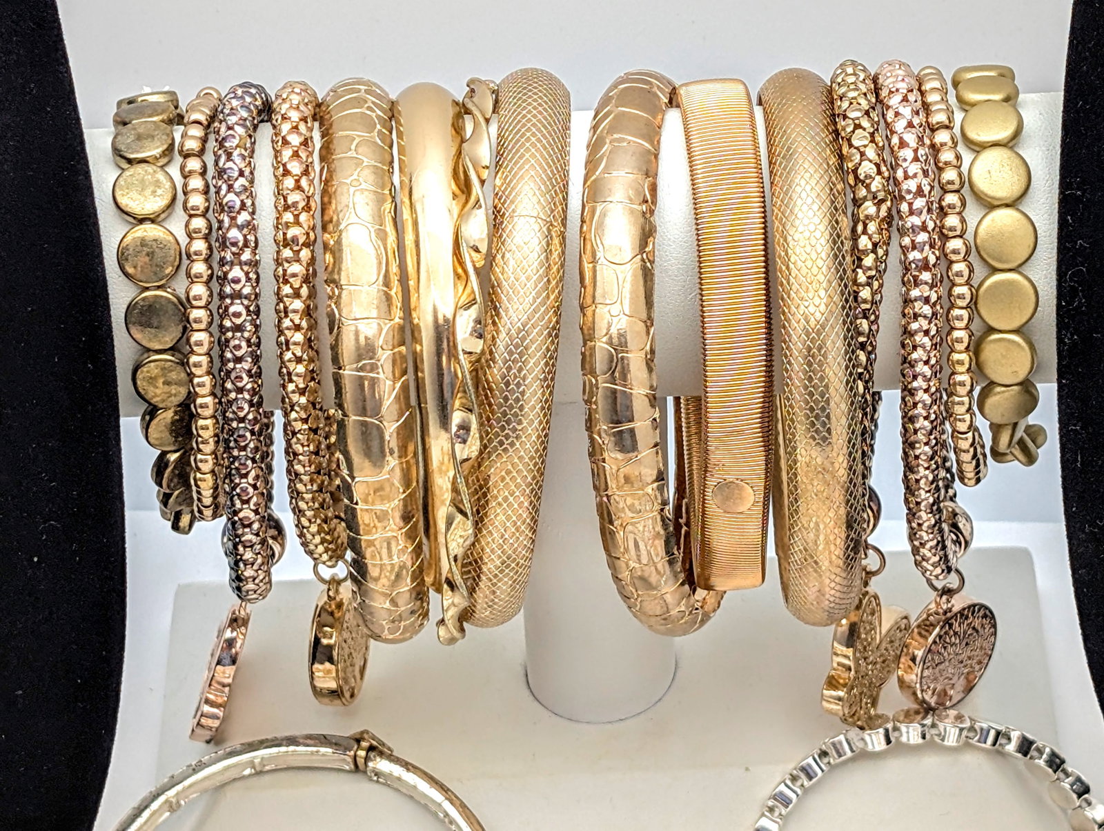 Large Lot of Costume Statement Jewelry- Necklaces, Bracelets, Earring, etc - 4