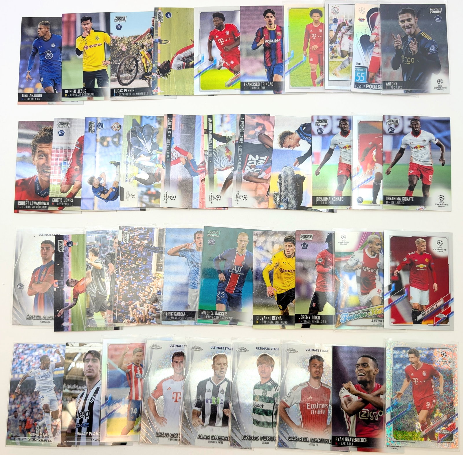 Large Lot of Topps UEFA Soccer Trading Cards: _
