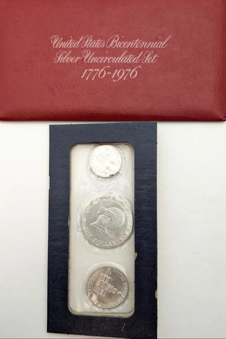 1976 US Mint Bicentennial Silver Uncirculated 3-Coin Set - 2