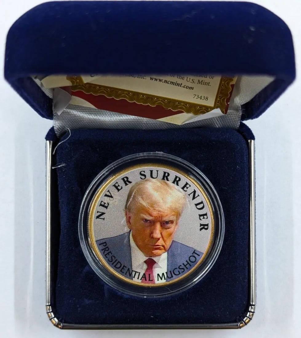 Commemorative "Never Surrender" Colorized Donald Trump- Eisenhower Dollar Coin: _