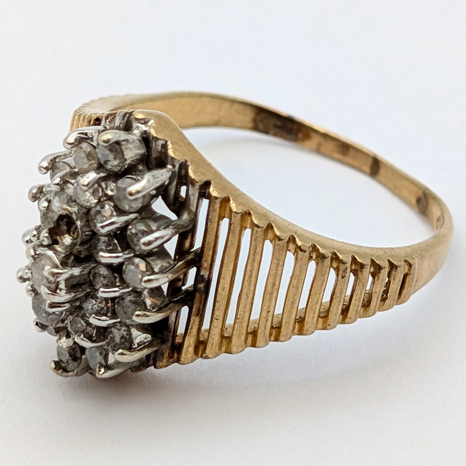 Vintage 10k Gold Cluster Ring w/ Diamond Chips- 5.38 - 3