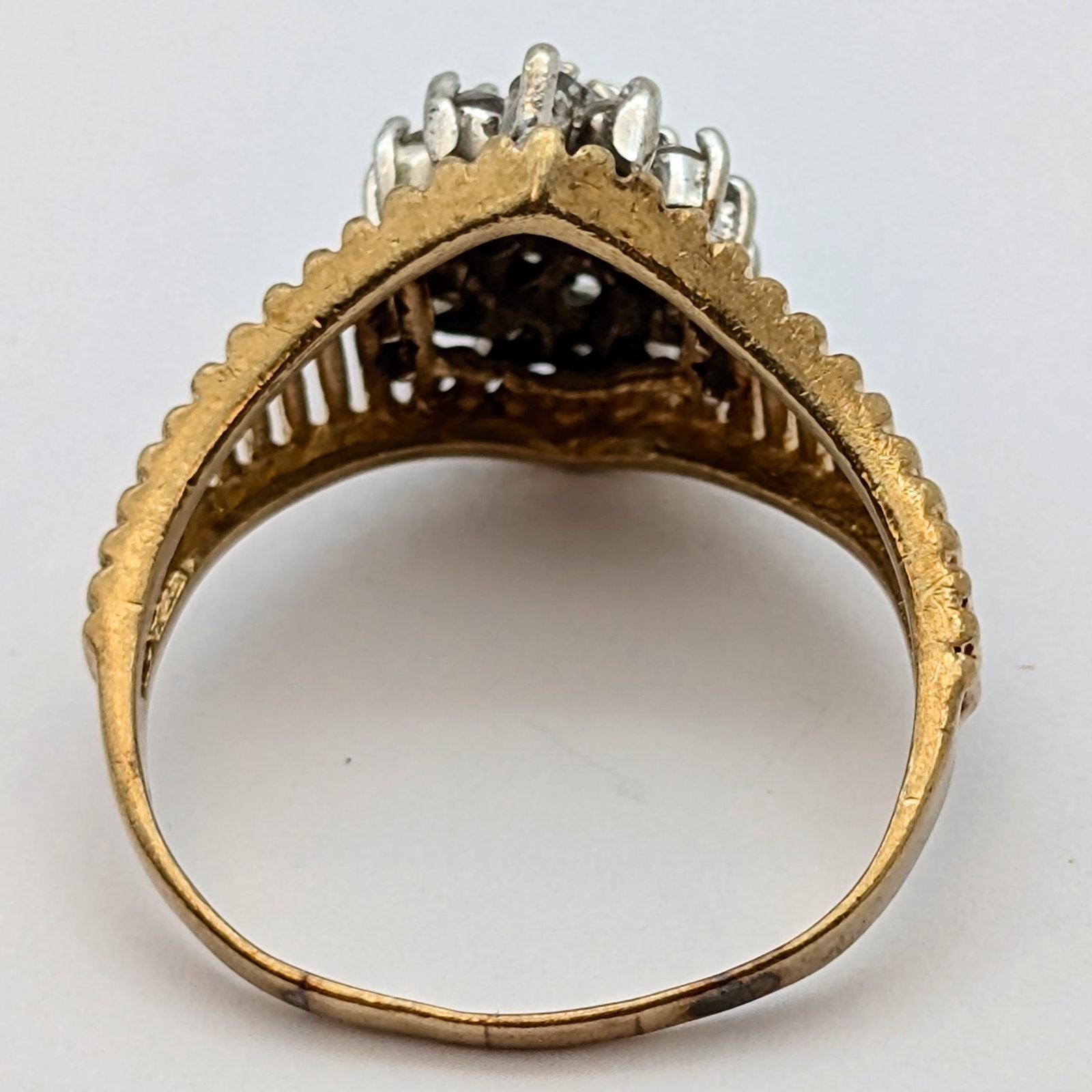 Vintage 10k Gold Cluster Ring w/ Diamond Chips- 5.38 - 4