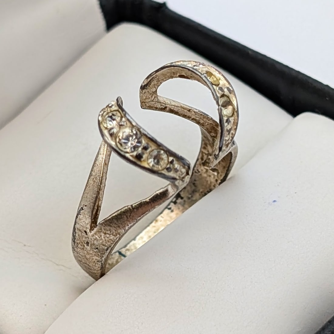 Sterling Silver Jacket Band Ring w/ Clear Stones: Size 6.75