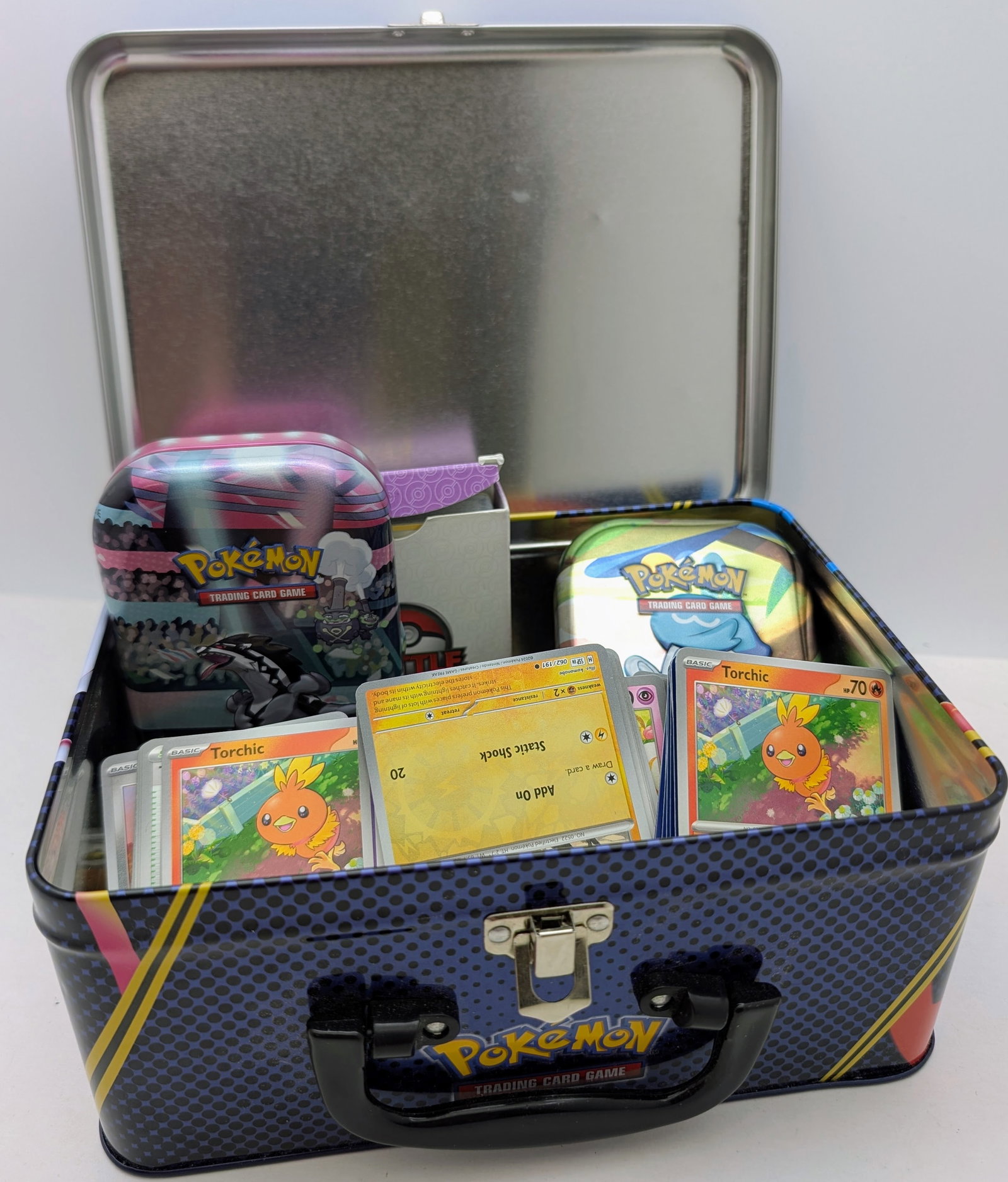 Large Lot of Pokemon Cards and Cases: _