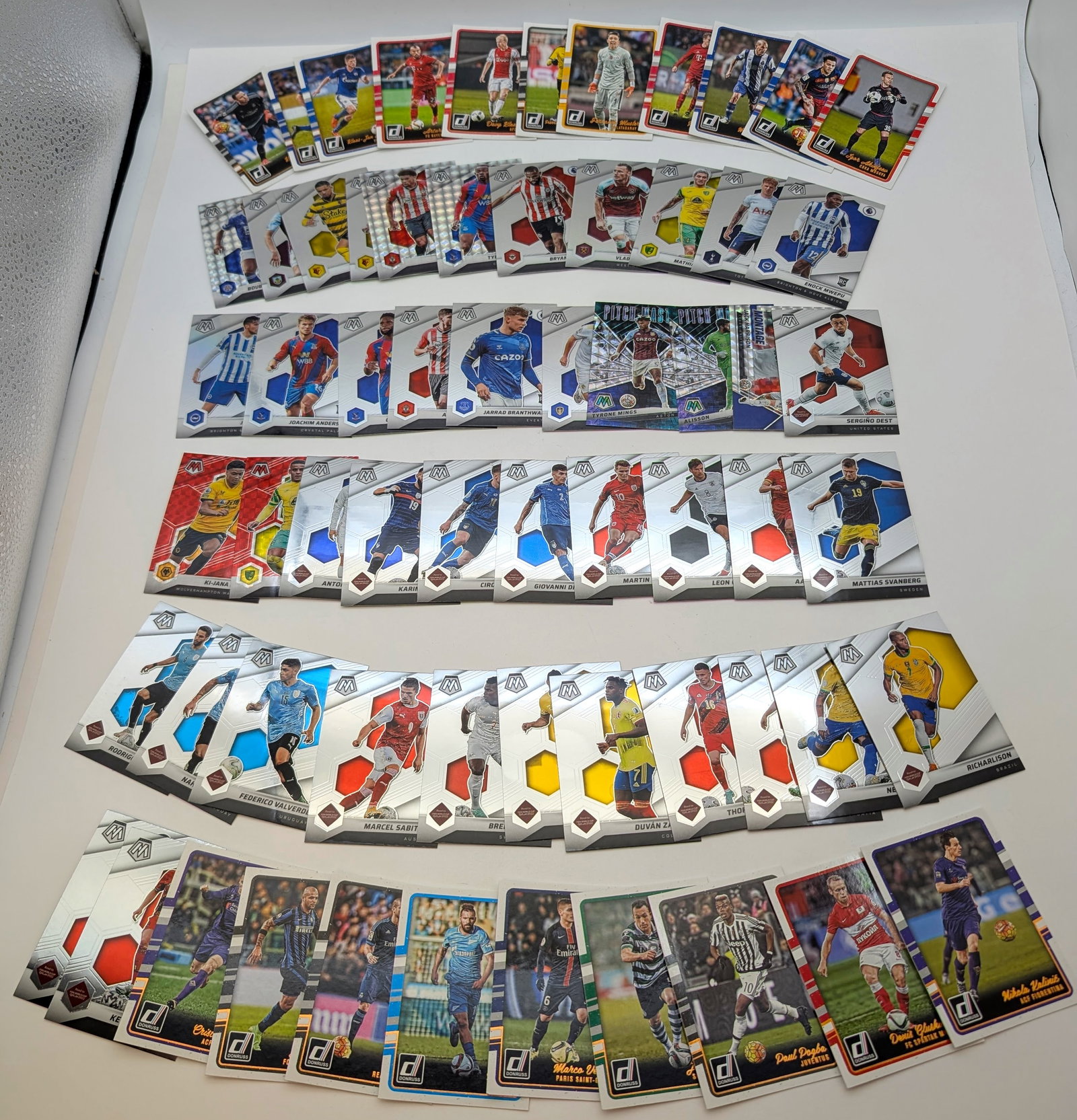 Large Lot of Panini Mosaic Road to FIFA World Cup Trading Cards: _