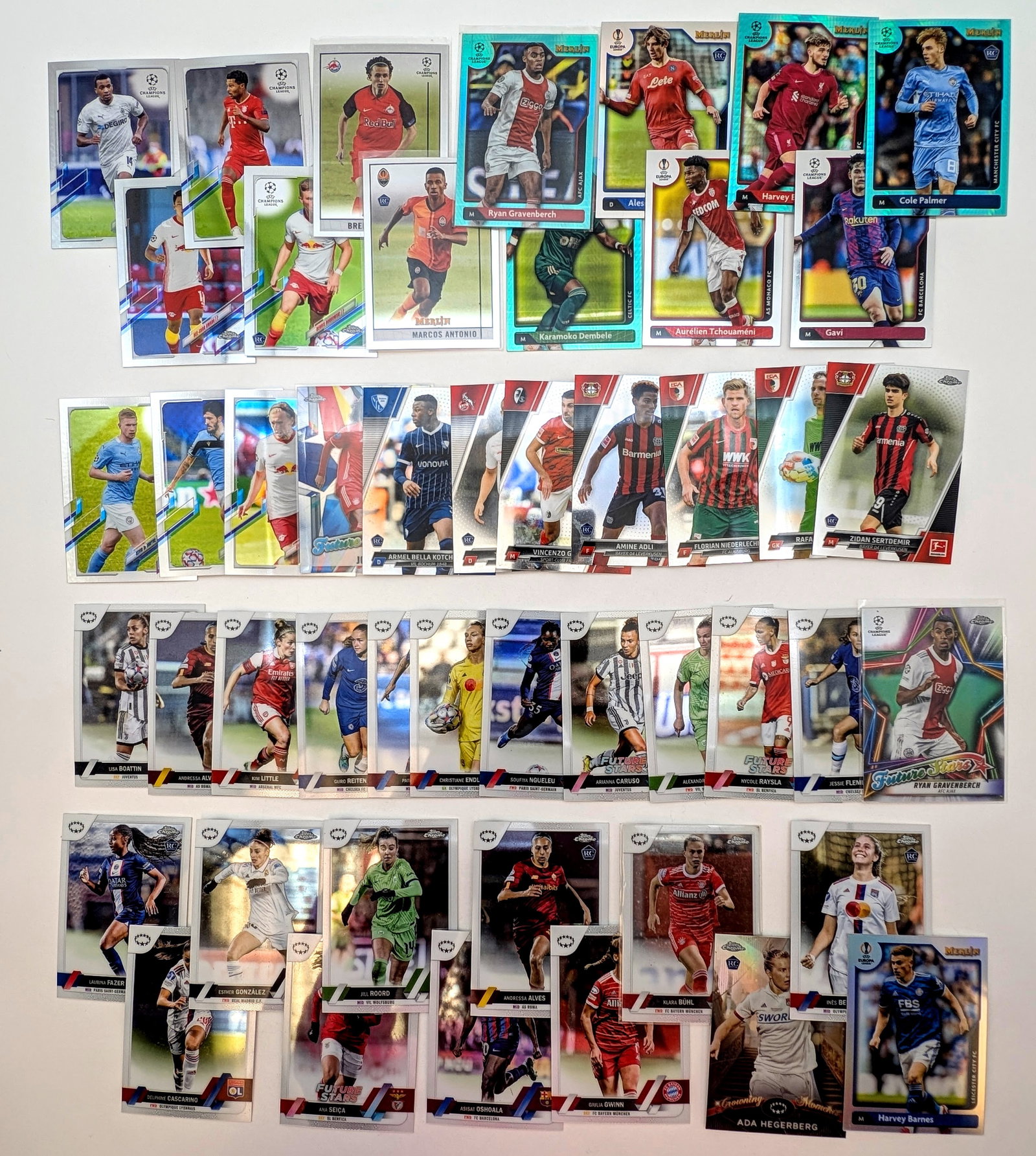 Large Lot of UEFA Soccer Trading Cards: _