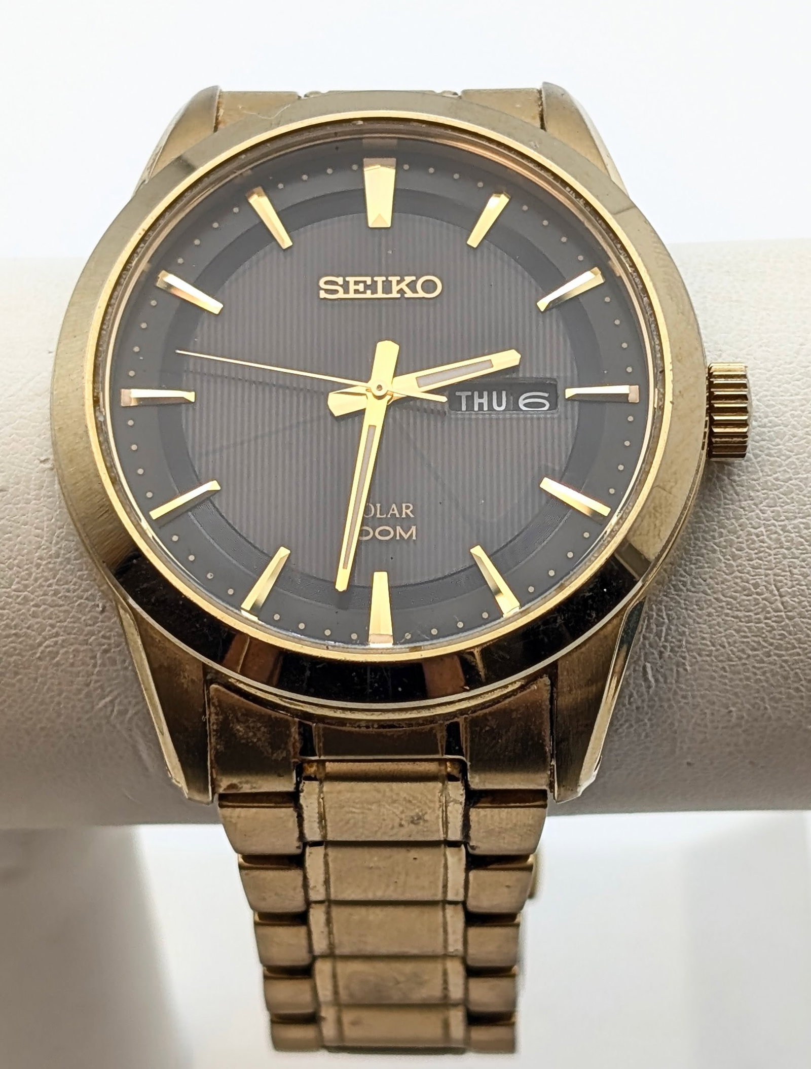 FEATURE - Seiko Gold Toned Watch: _