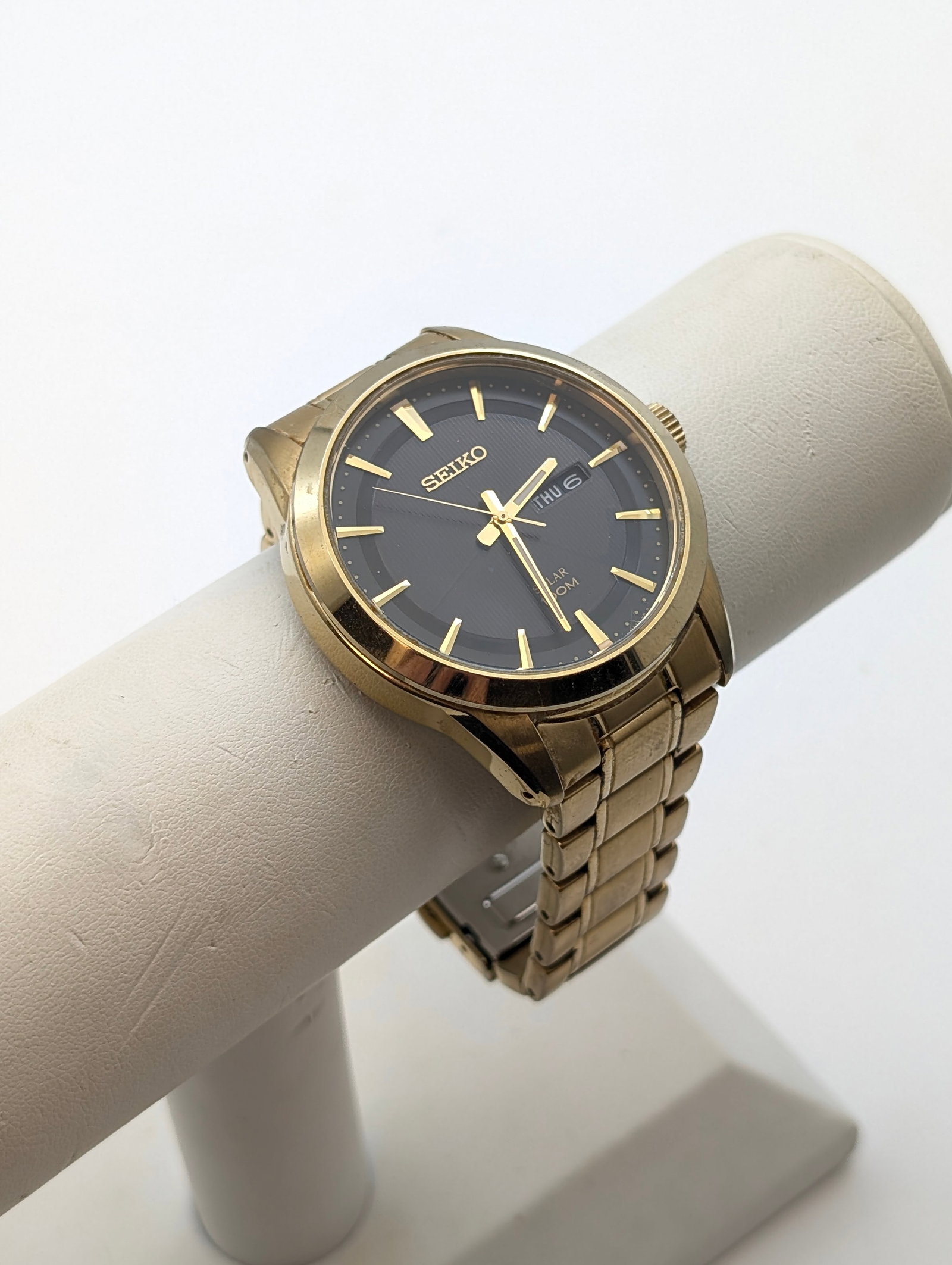 FEATURE - Seiko Gold Toned Watch - 2
