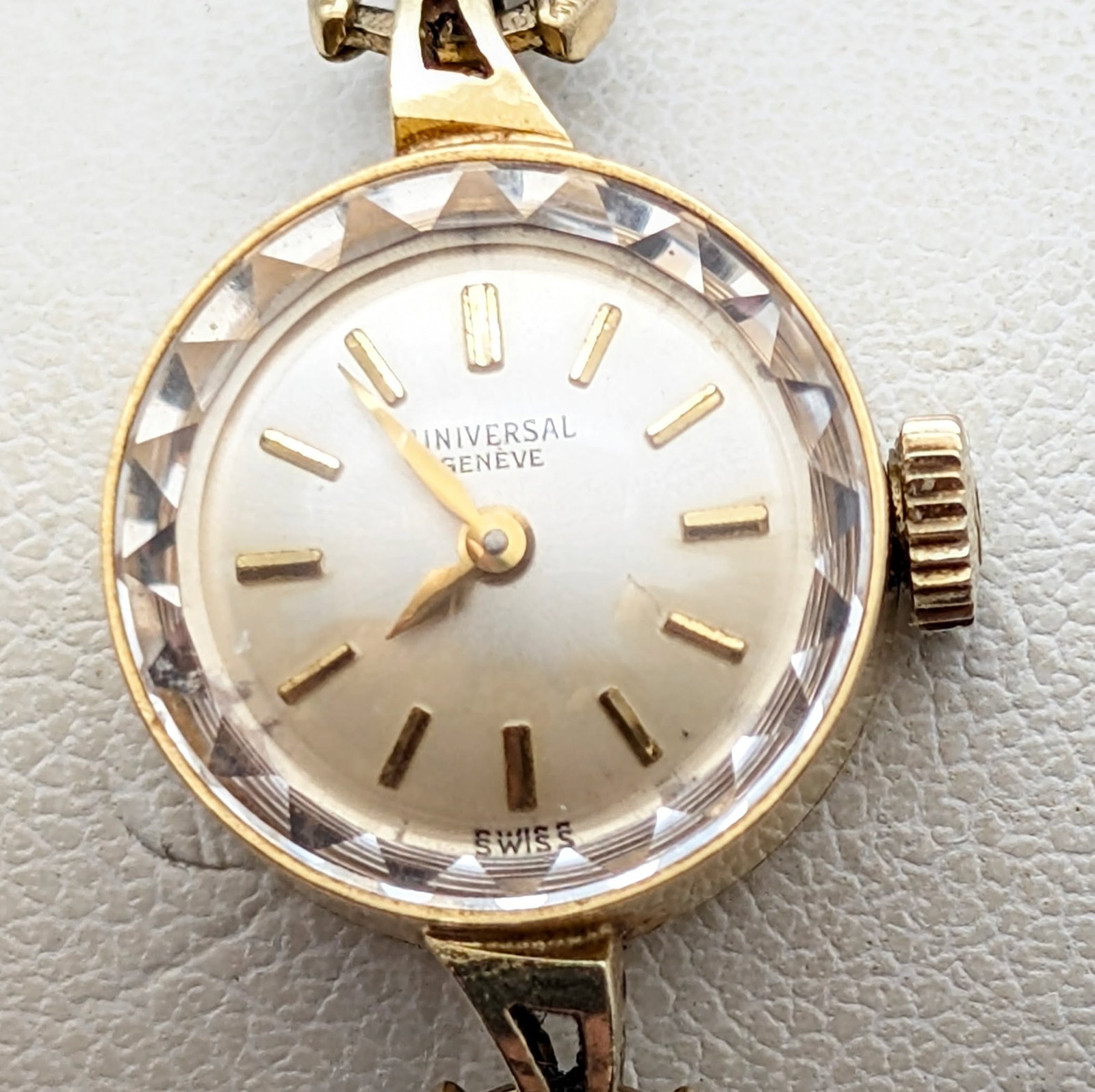 Feature -Classic 18k Ladies Universal Watch - 3