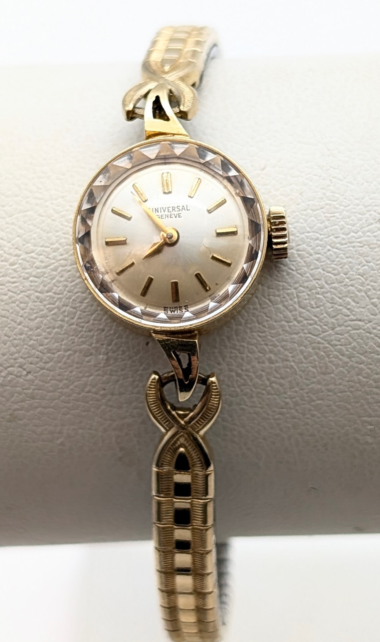Feature -Classic 18k Ladies Universal Watch - 7
