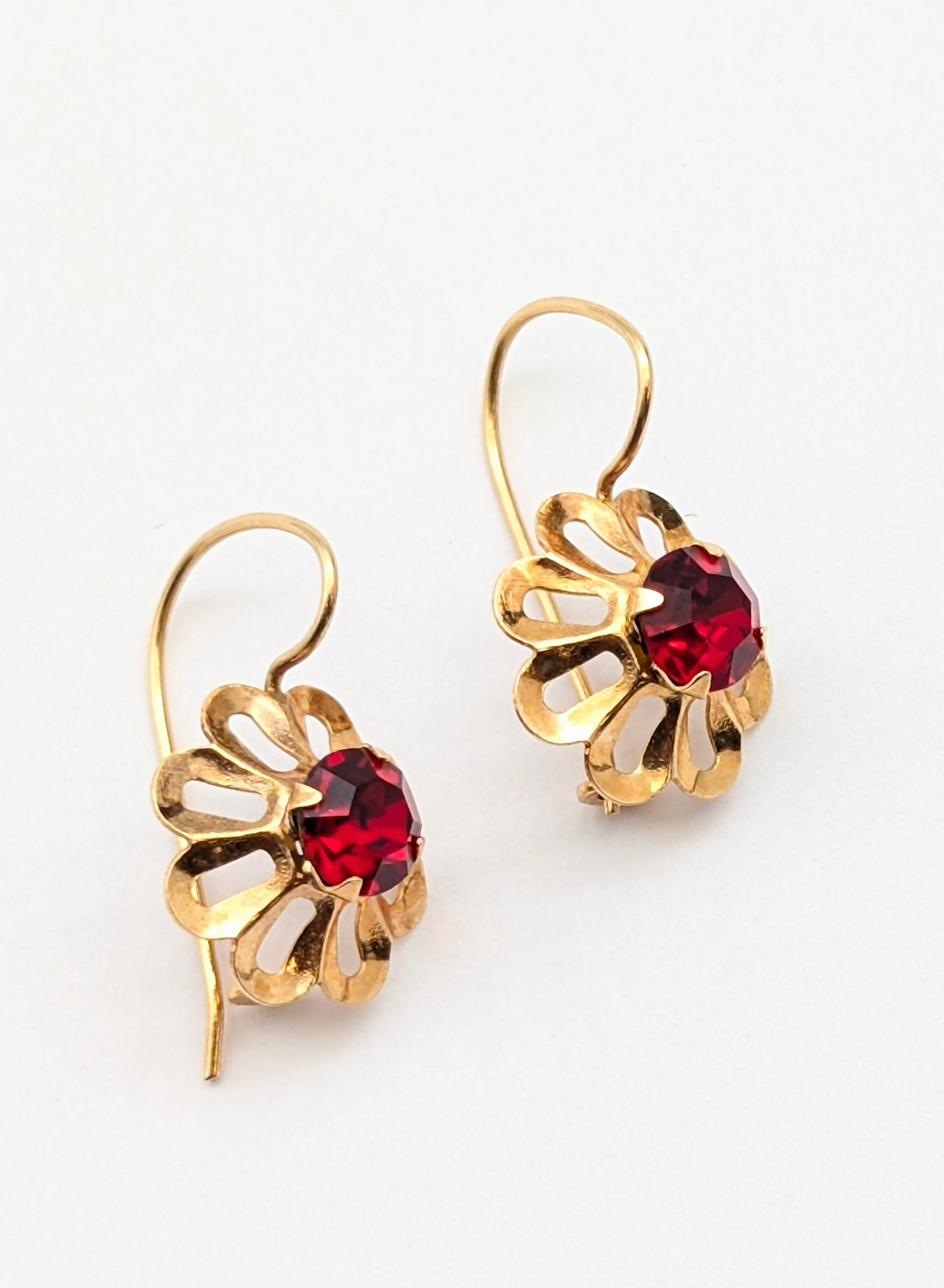 14k gold earrings with red center stones - 1.67 grams: _