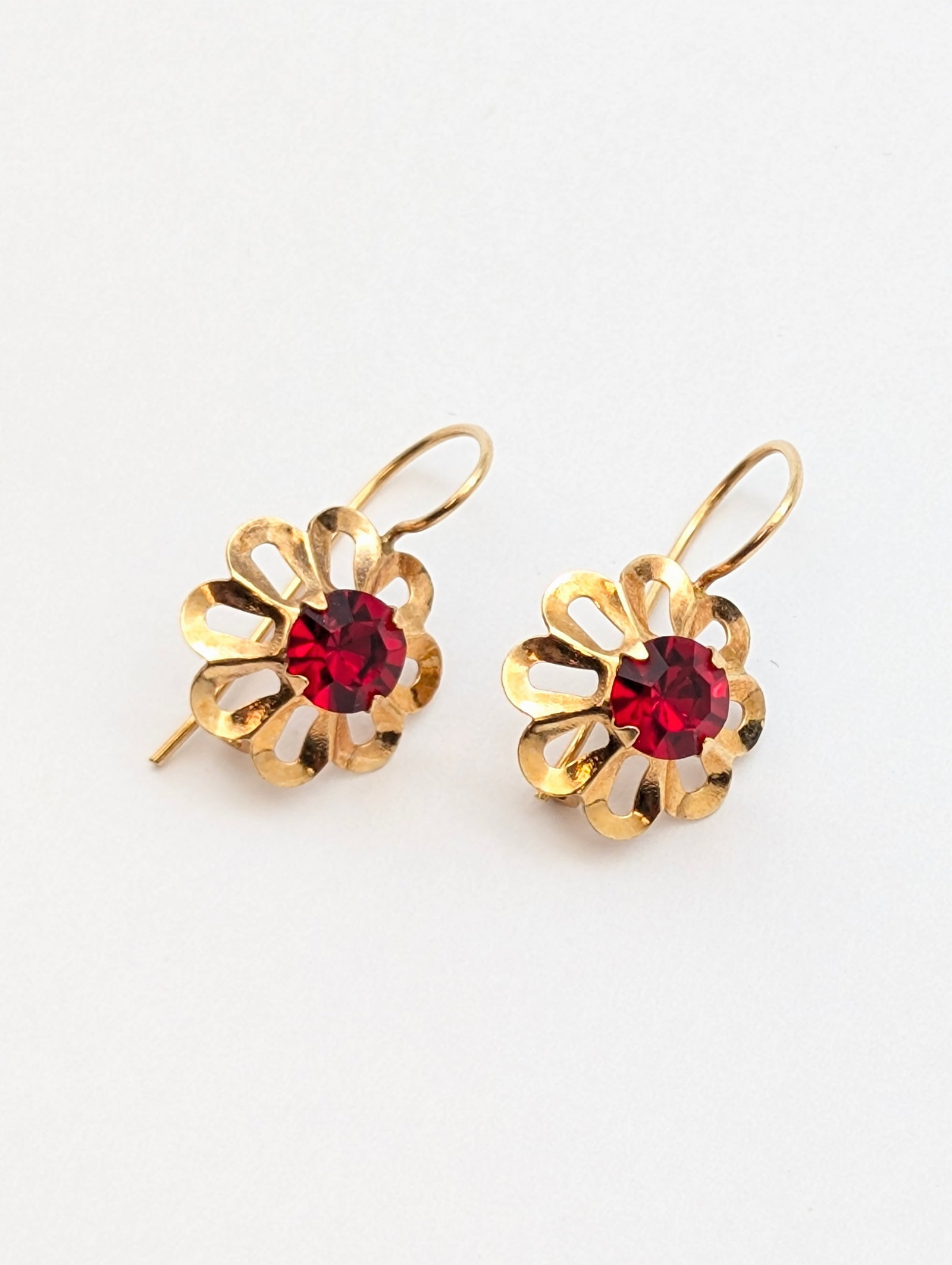 14k gold earrings with red center stones - 1.67 grams - 2