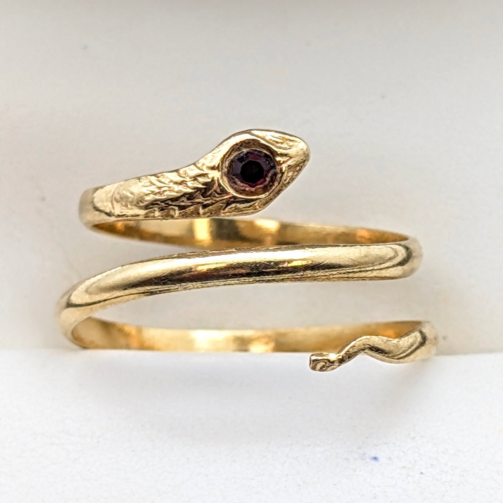 Vintage 14k Gold Coiled Snake Ring w/ Ruby Gemstone- 2.11g: Size 6