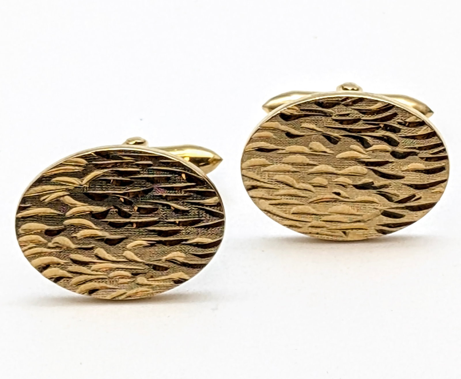 Classic 14k Gold Wave-Textured Oval Cufflinks- 14.04g: _
