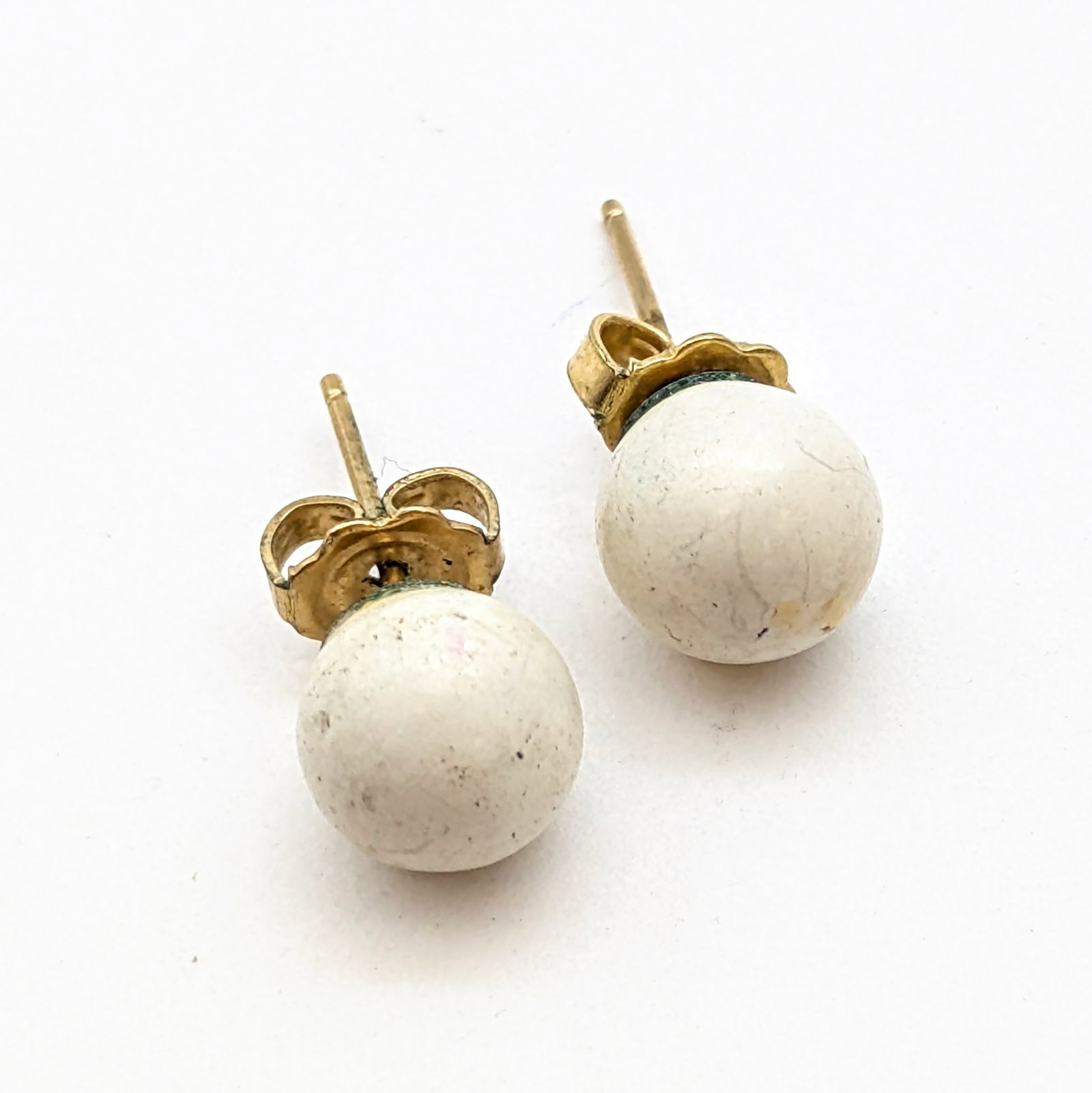 Vintage Gold Filled White Spherical Stud Earrings: _