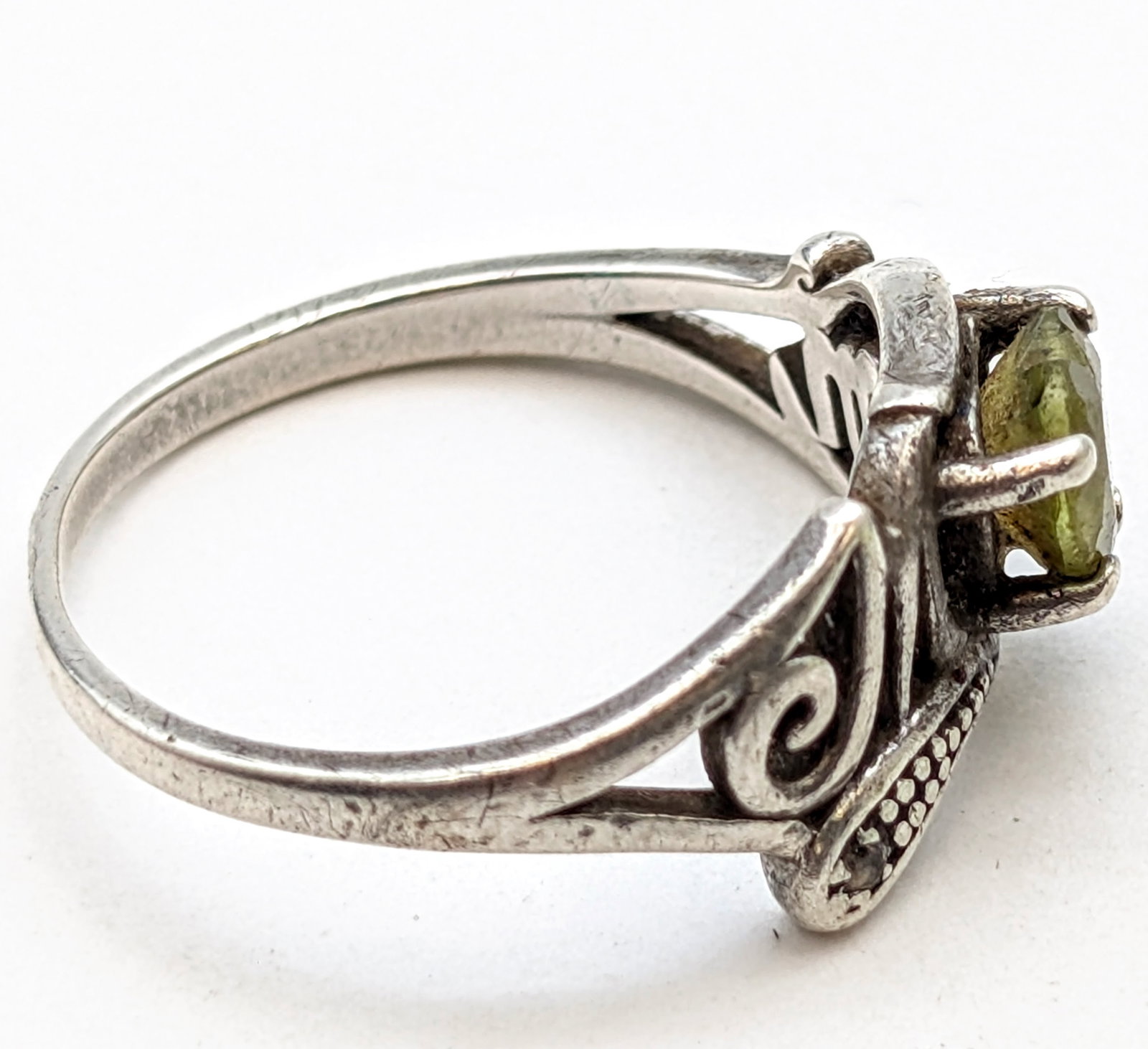 Classic Sterling Silver "Mom" Ring w/ Green Heart Stone - 3