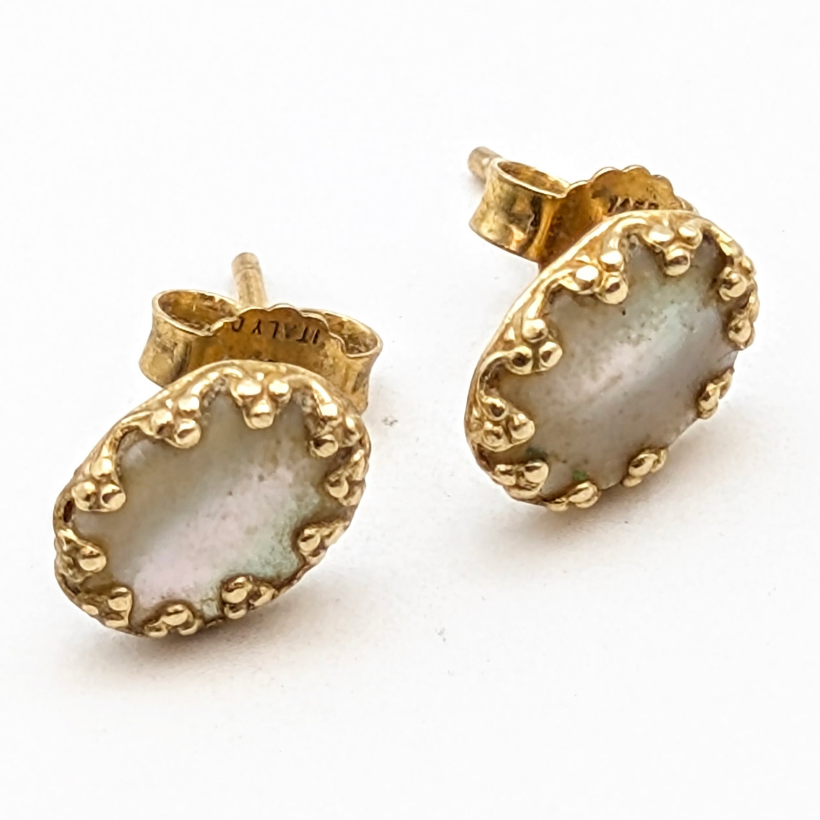 Vintage 14k Gold Opal Stone Oval Earrings- .93g: _