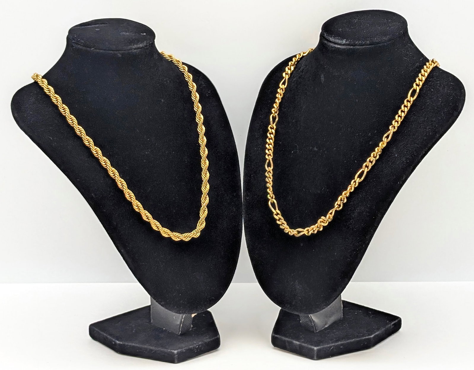 Lot of 2 Vintage Monet Gold Tone Necklaces: _