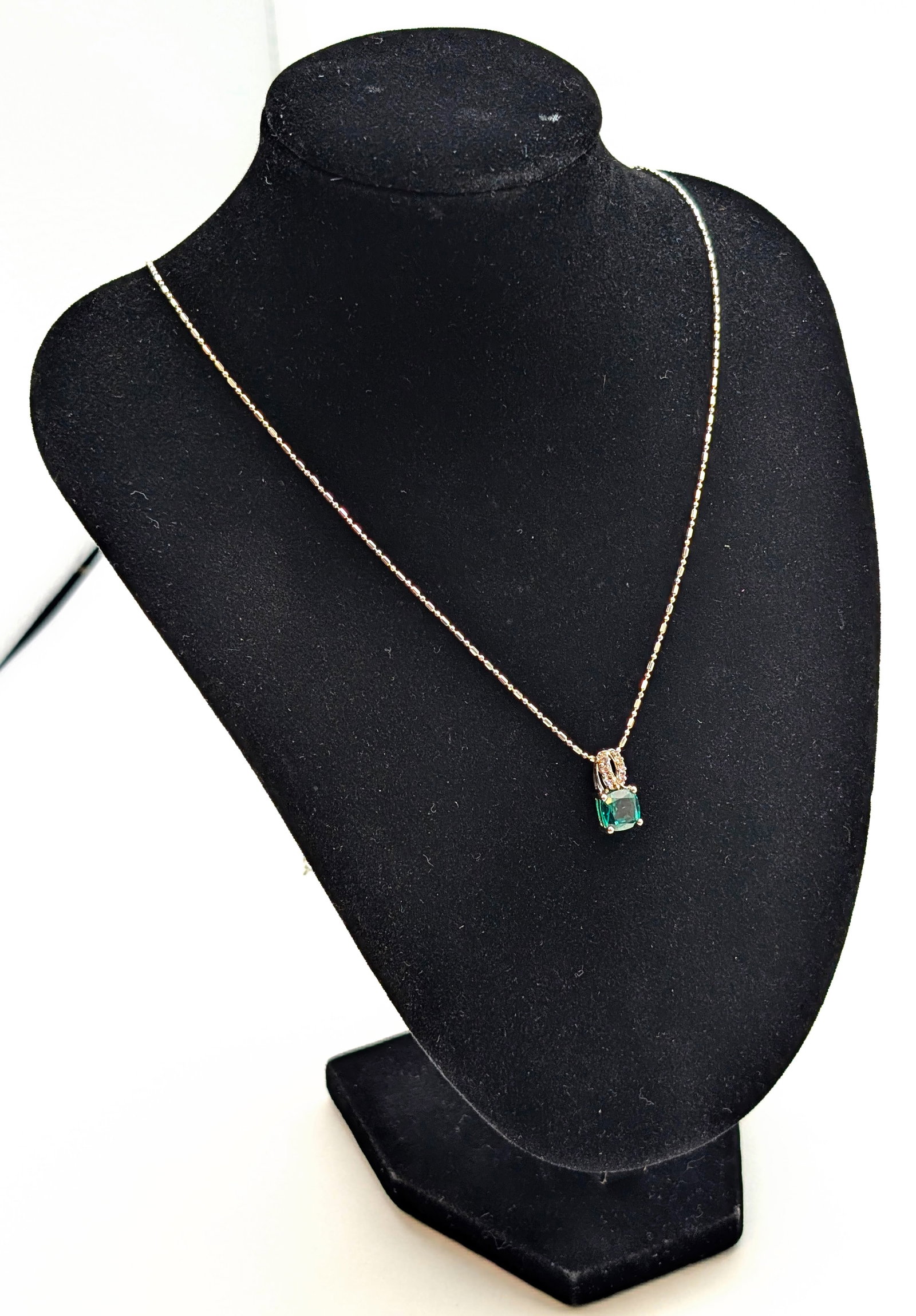 Timeless Sterling Silver Necklace w/ Green Stone Pendant: _
