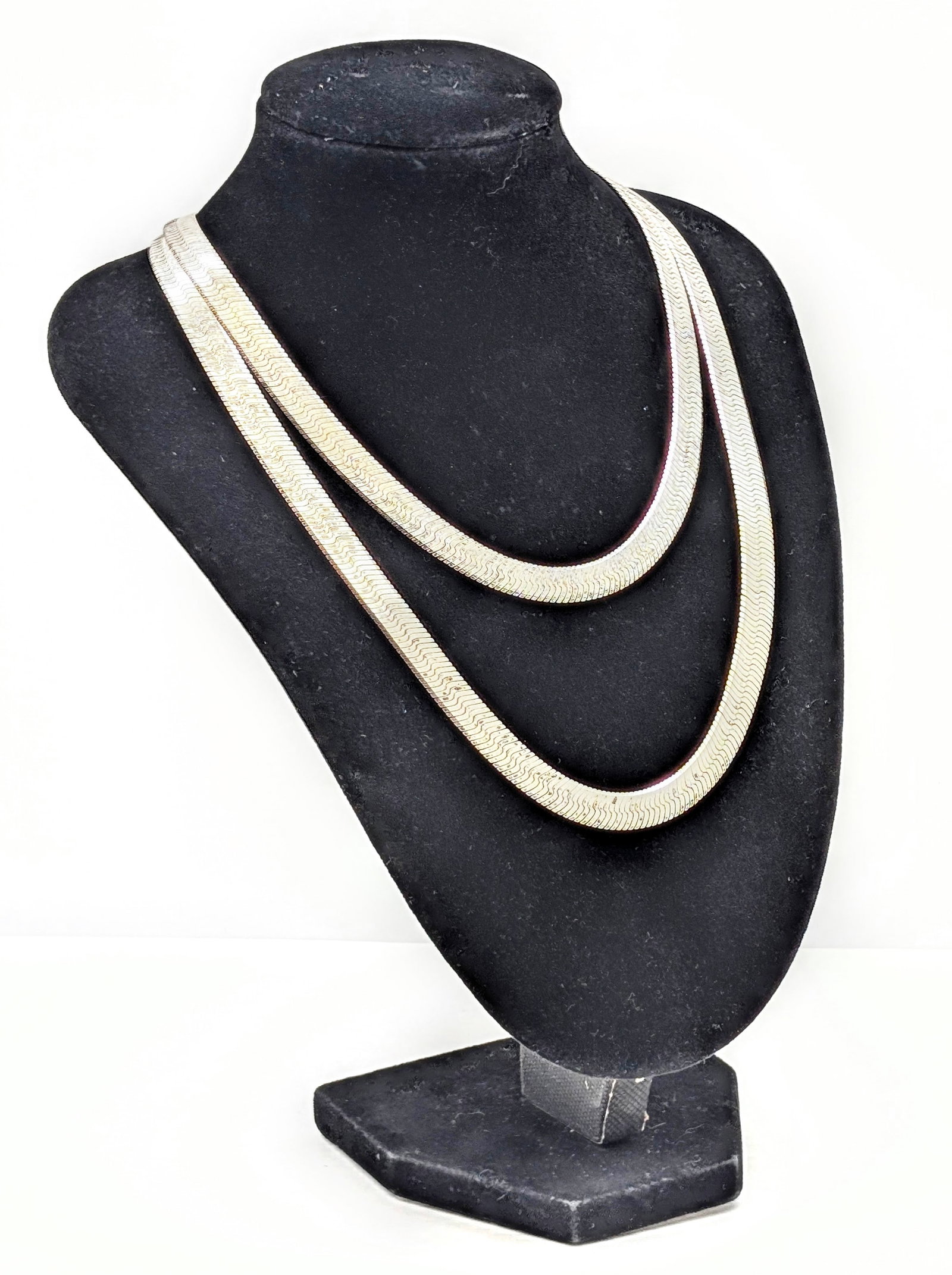 Timeless Sterling Silver Herringbone Necklace- 36.69g: Length: 28in Beautiful Necklace!