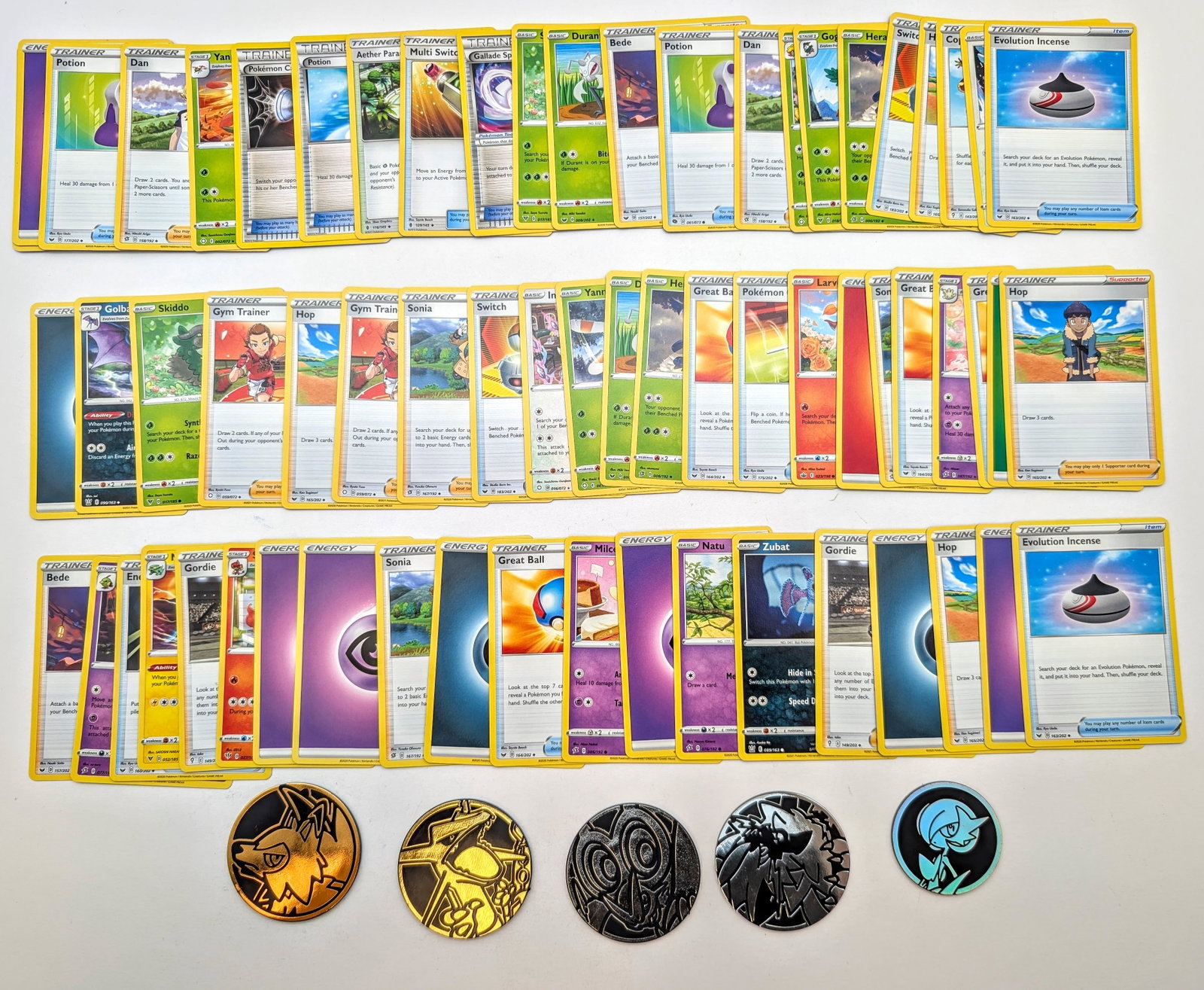 Large Lot of Pokemon Trading Cards w/ Tokens: _