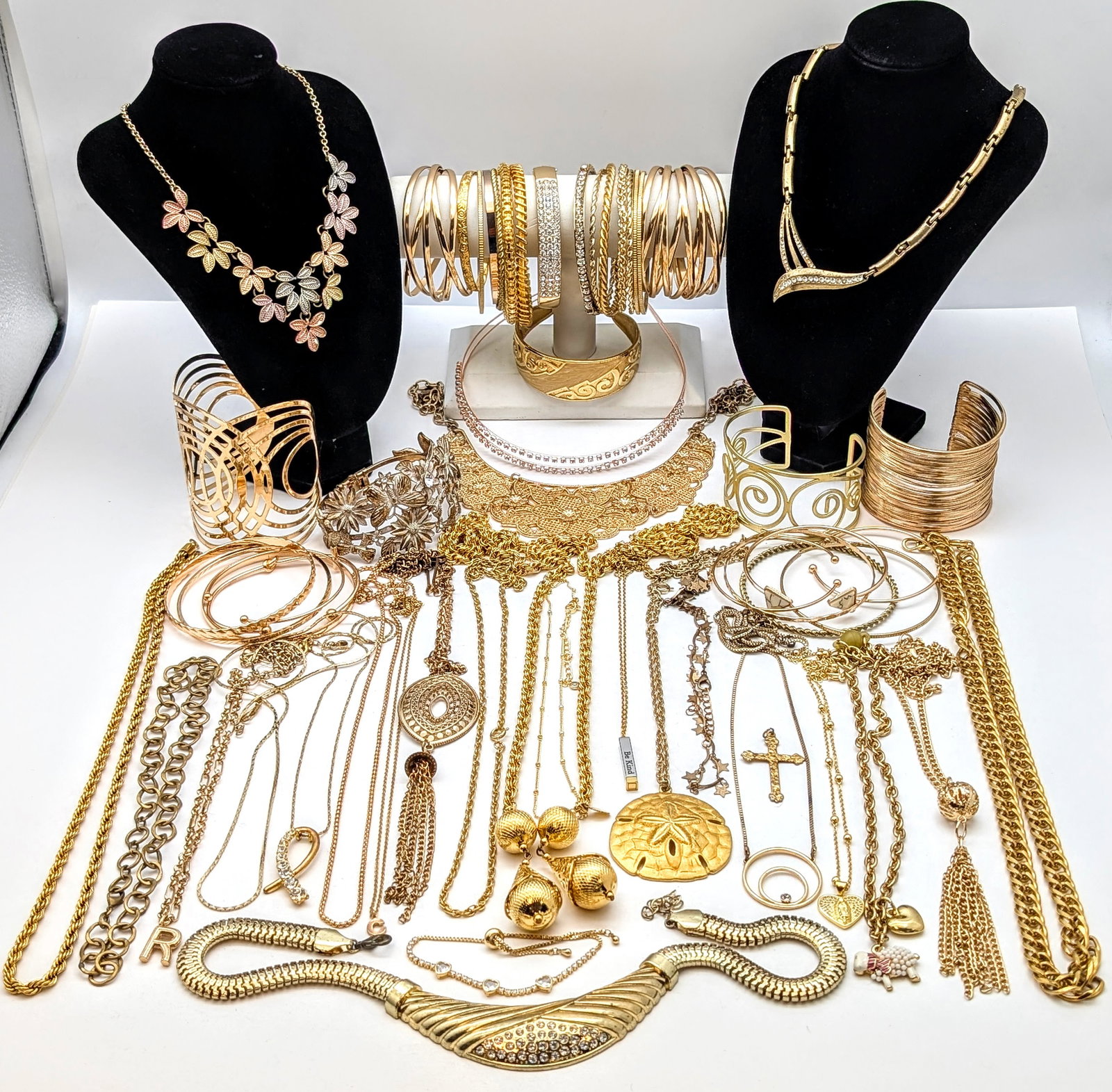 Large Lot of Gold Toned Jewelry- Necklaces, Bracelets, Pendants, etc: _