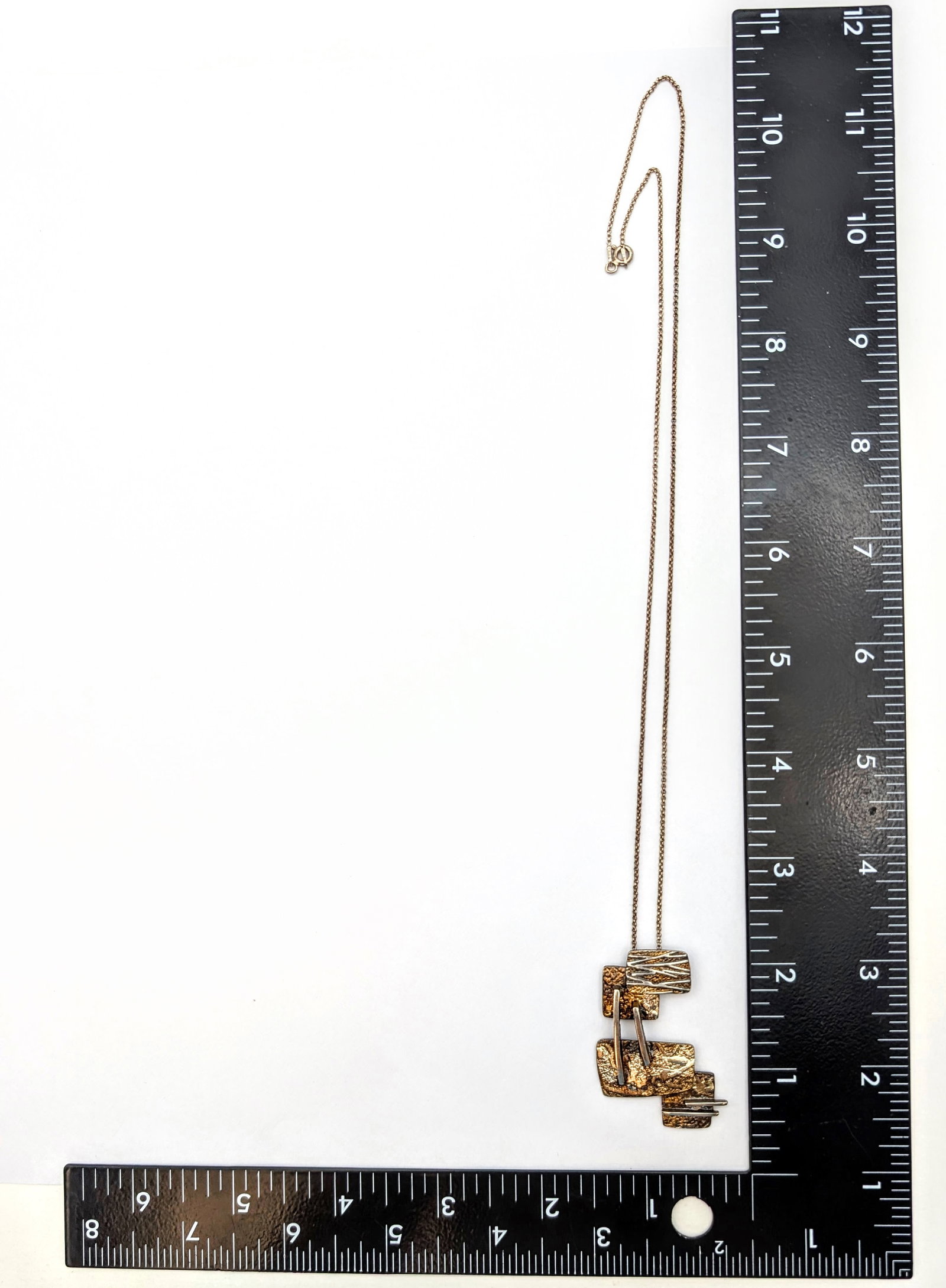 Classic Sterling Silver Necklace w/ Sculptural Pendant- 13.32 g - 7