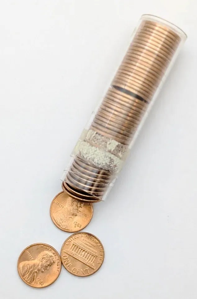Tub of 50 1982-D Uncirculated Lincoln Cents: _