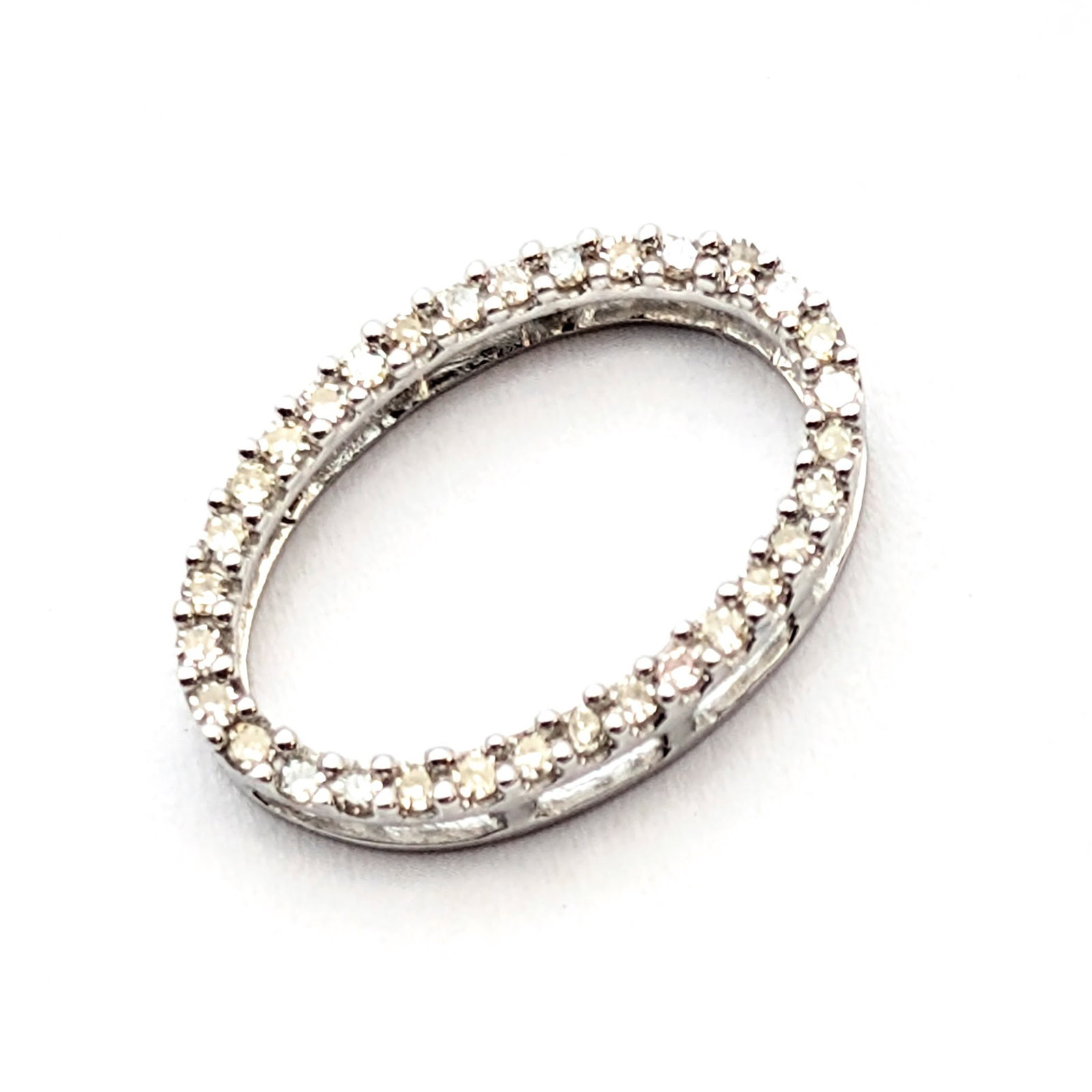 FEATURE- 14K White Gold Pendant w/ 32 Diamonds! 1.25g - 2